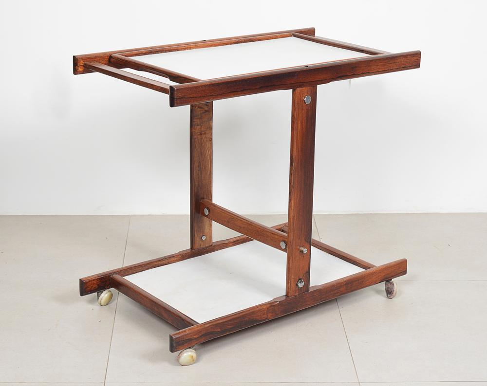 Mid-Century Modern Tea Cart by Brazilian Designer, 1960s

This beautiful tea cart, manufactured by an unidentified Brazilian designer in the 1960s, showcases a blend of practicality and style. With a wooden frame and clean, white Formica tops, it