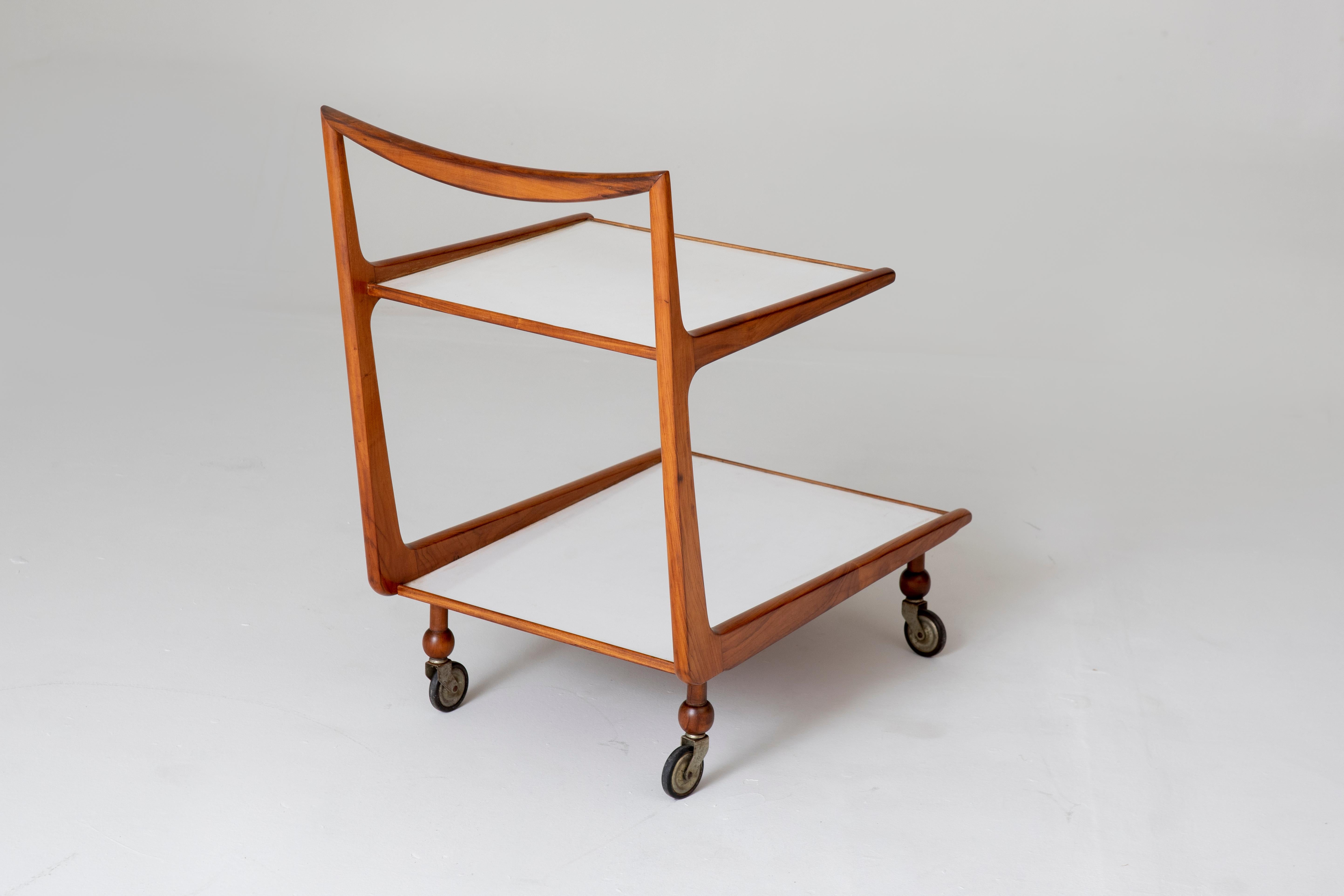 Metà XX secolo Carrello da tè moderno di metà secolo di un designer brasiliano, anni '60 in vendita