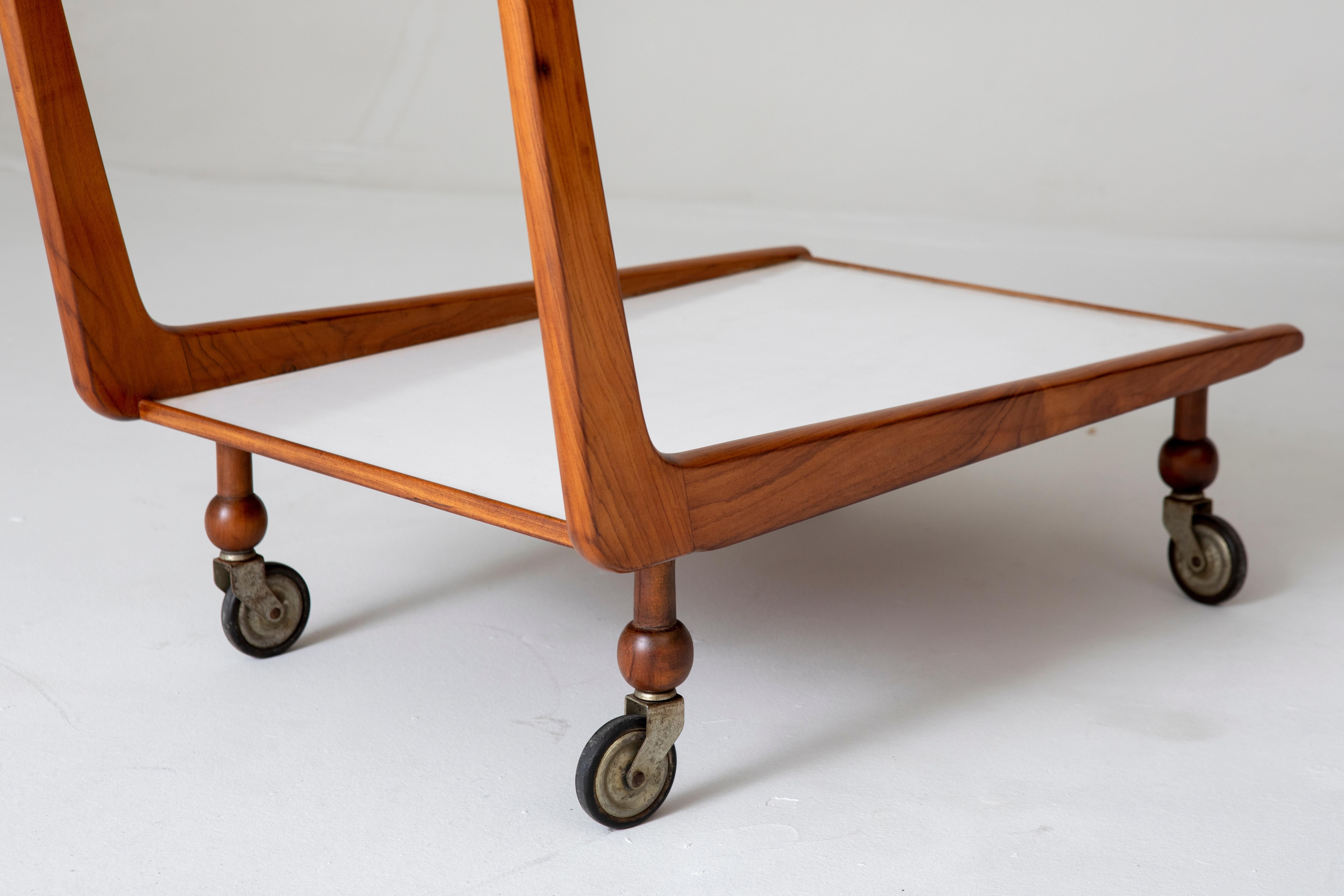 Formica Carrello da tè moderno di metà secolo di un designer brasiliano, anni '60 in vendita