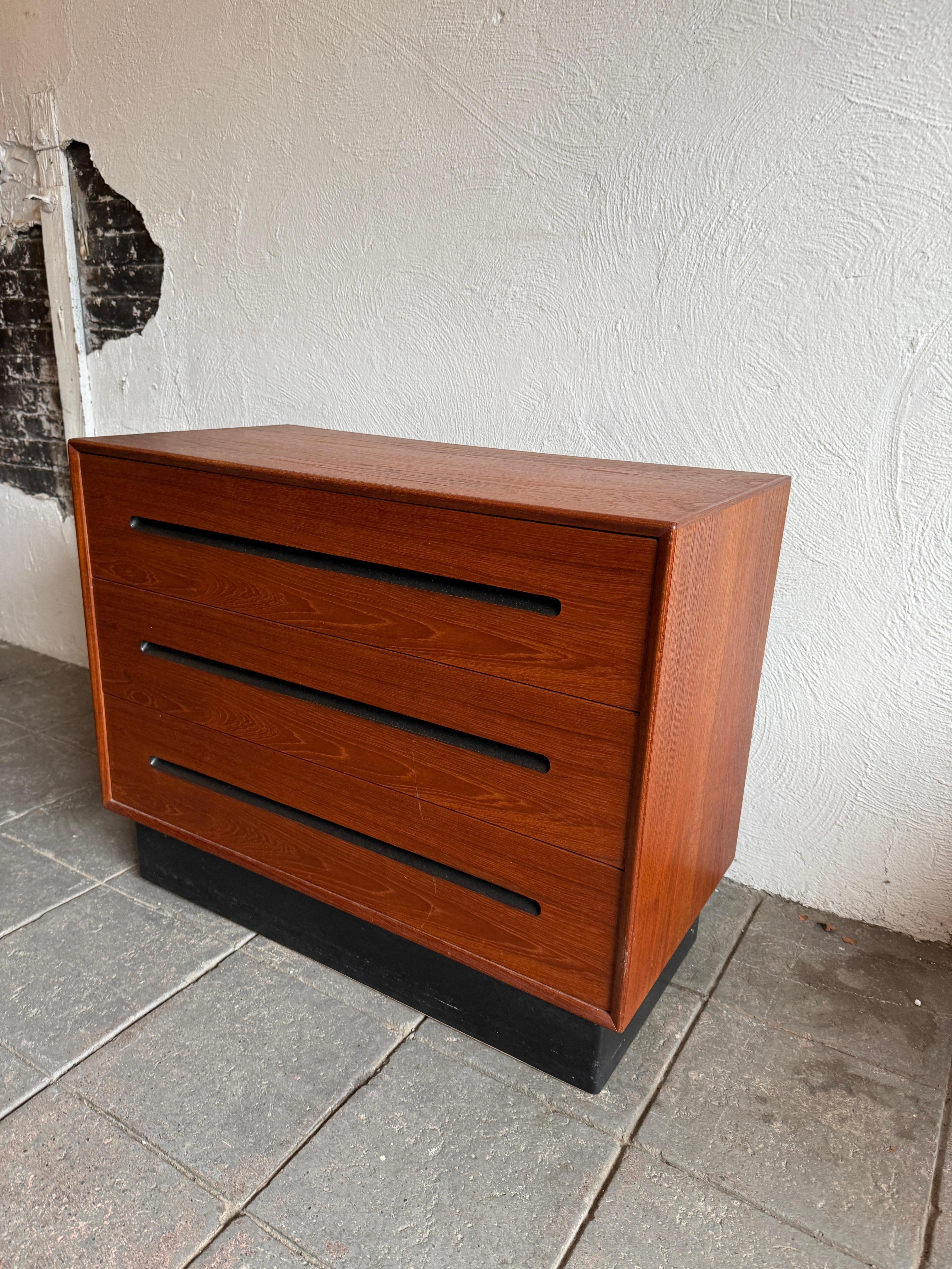 Norwegian Mid Century Modern Teak 3 drawer dresser by Westnofa Norway For Sale