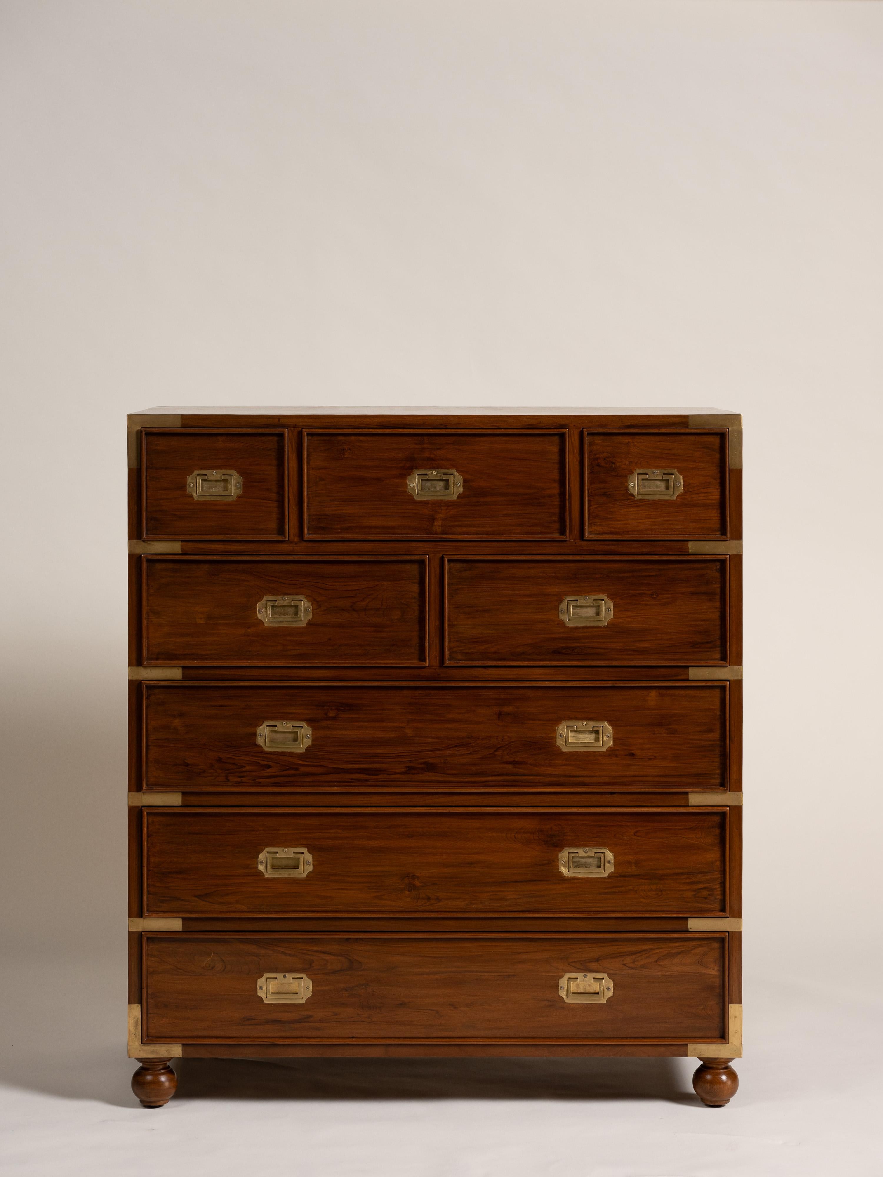 Cassettone in teak e ottone di metà secolo moderno con otto cassetti, Inghilterra in vendita 3