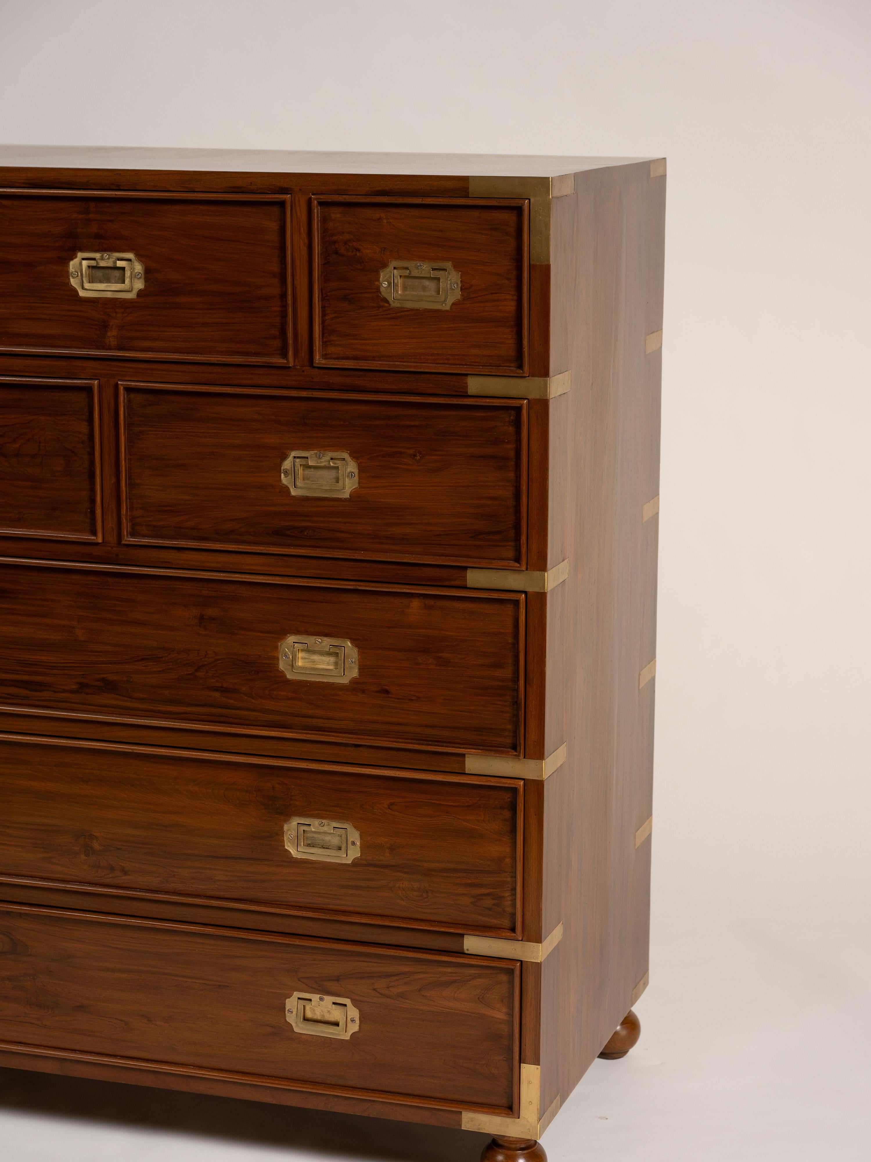 Cassettone in teak e ottone di metà secolo moderno con otto cassetti, Inghilterra in vendita 2