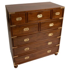 Cassettone in teak e ottone di metà secolo moderno con otto cassetti, Inghilterra