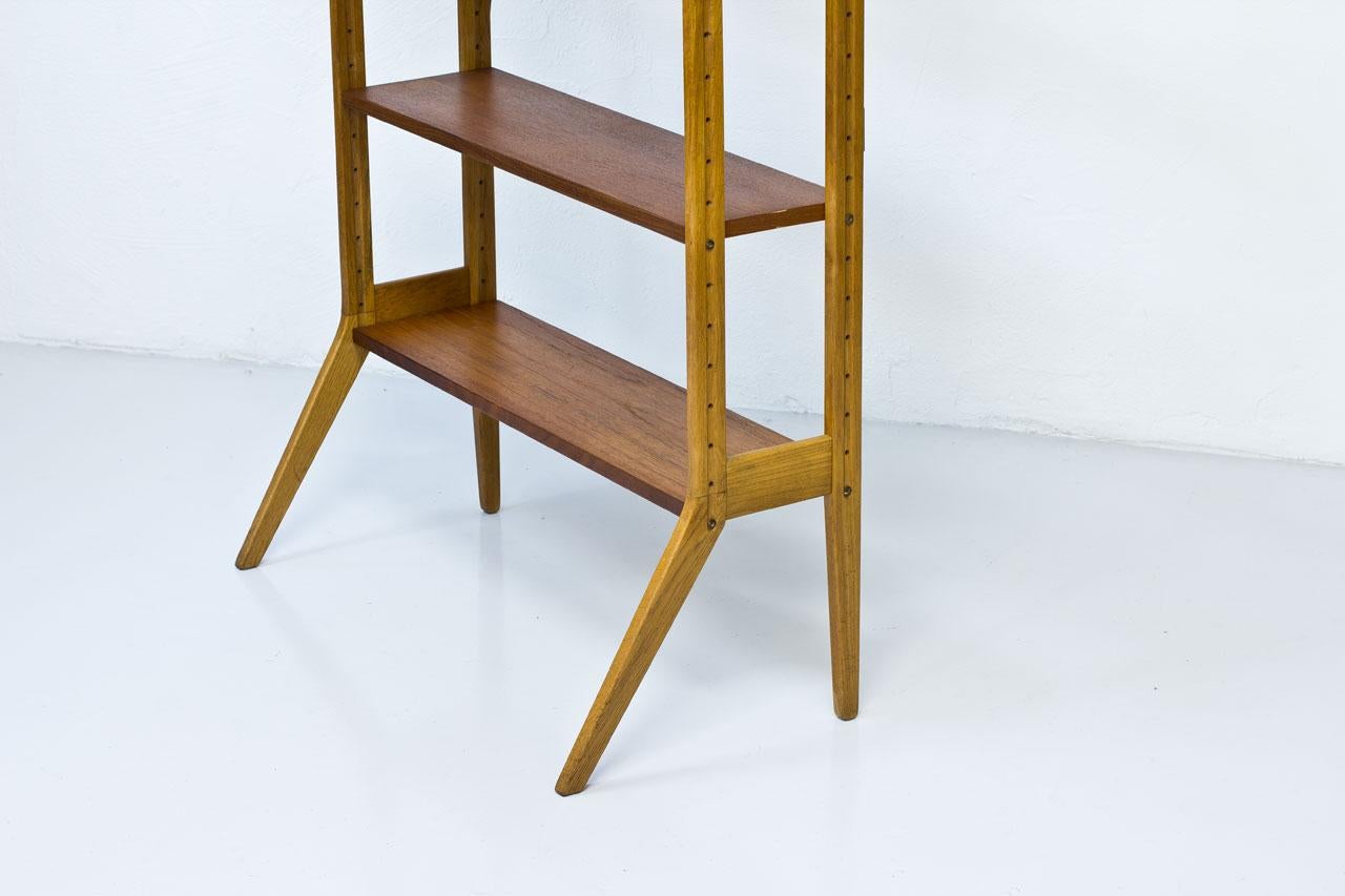 Mid-Century Modern Teak and Oak Free Standing Shelving System, Sweden In Good Condition In Stockholm, SE