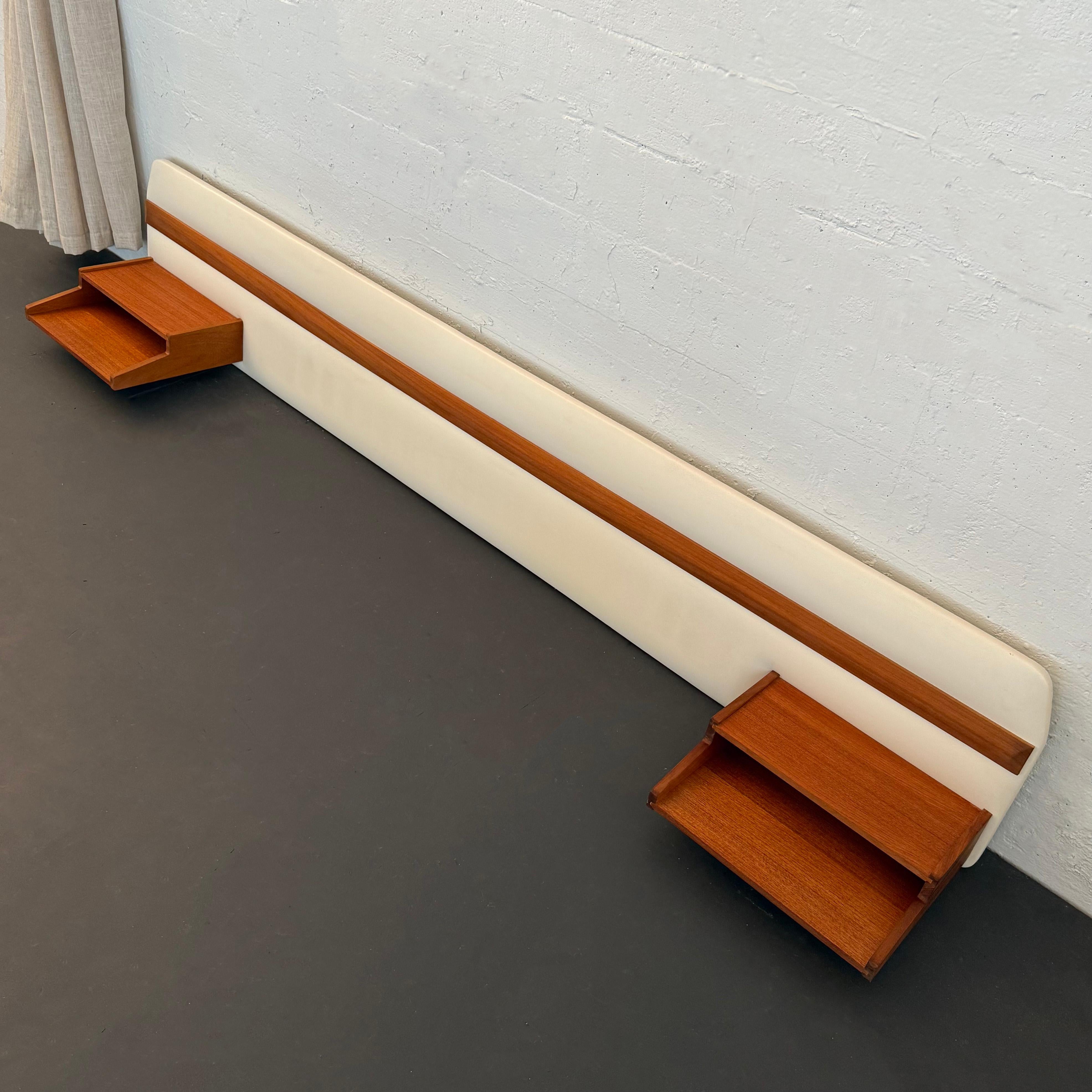 Imitation cuir Tête de lit et tables de nuit en teck et vinyle de style moderne du milieu du siècle par Myers en vente