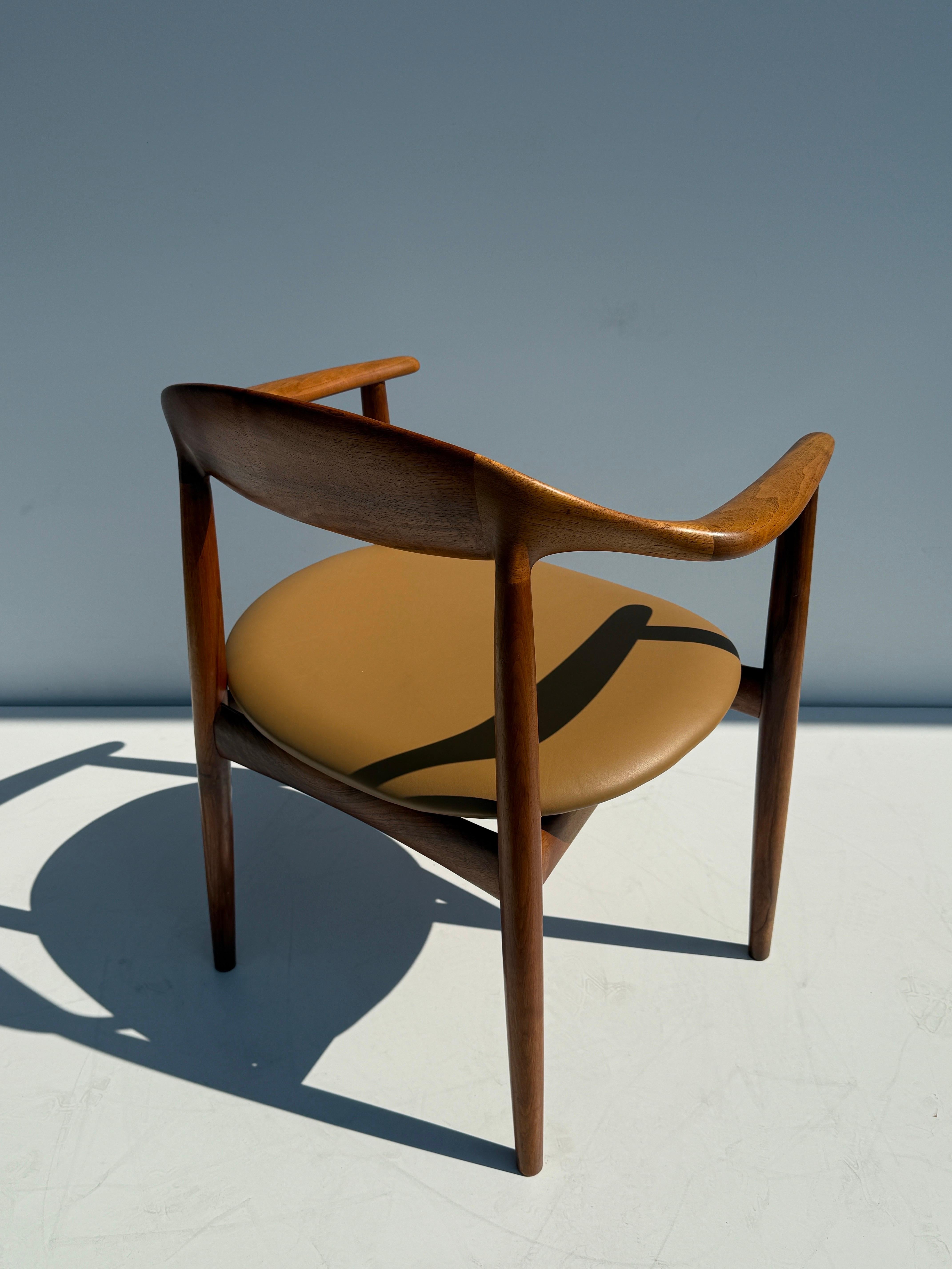 Fauteuil en teck moderne du milieu du siècle en vente 7