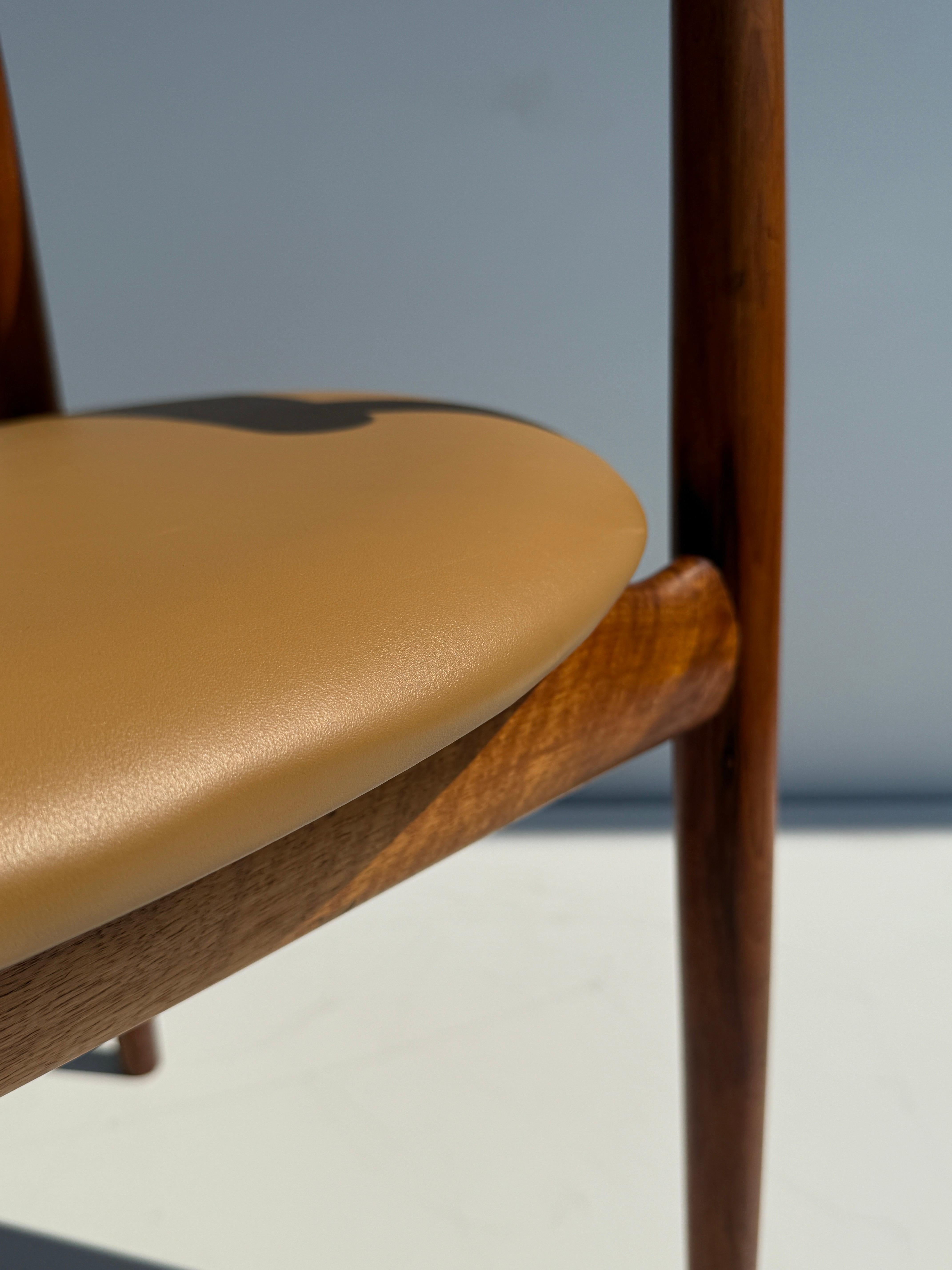 Fauteuil en teck moderne du milieu du siècle en vente 11