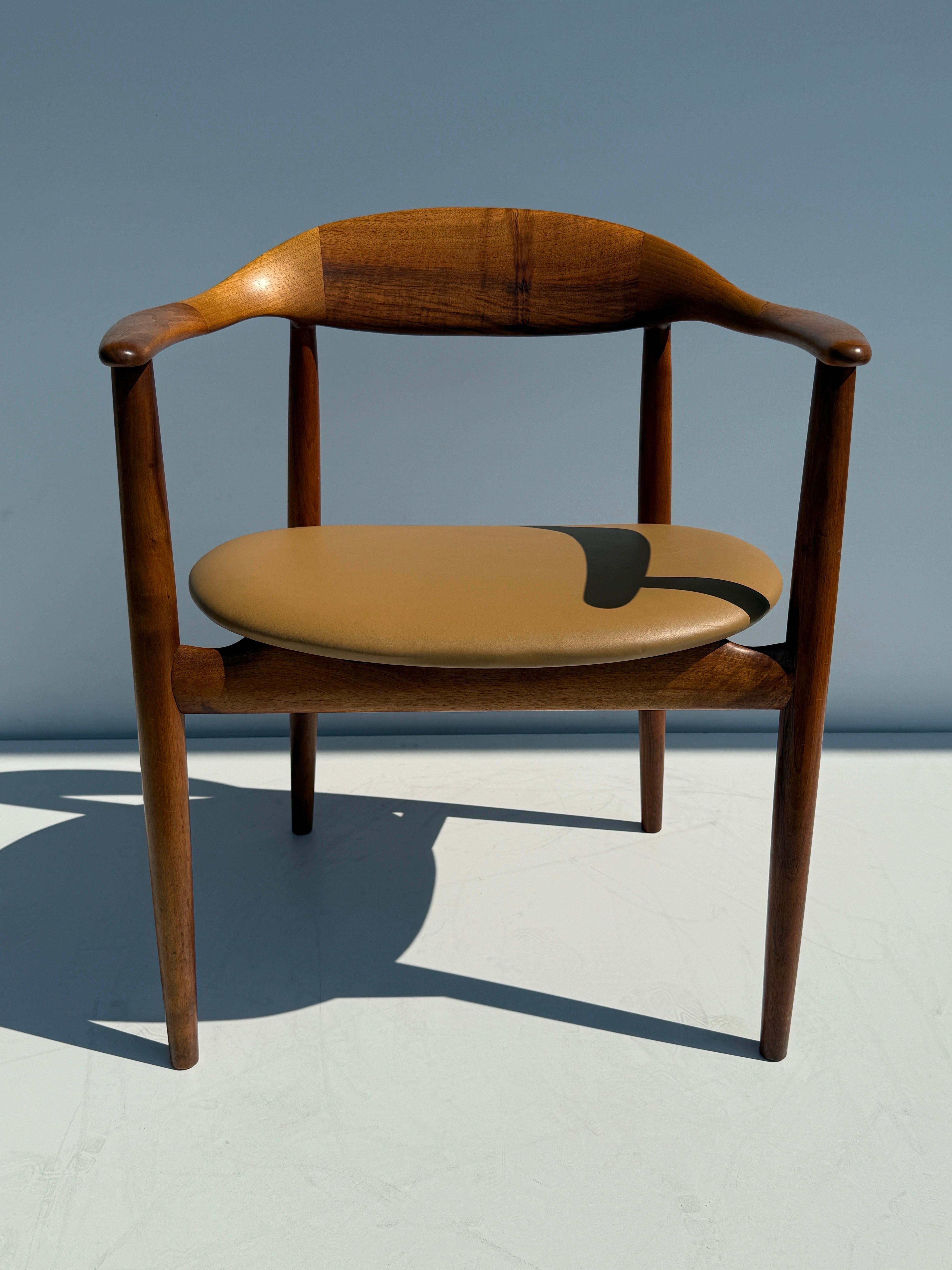 Bureau / fauteuil en teck de Kurt Ostervig, recouvert de cuir crème / camel.