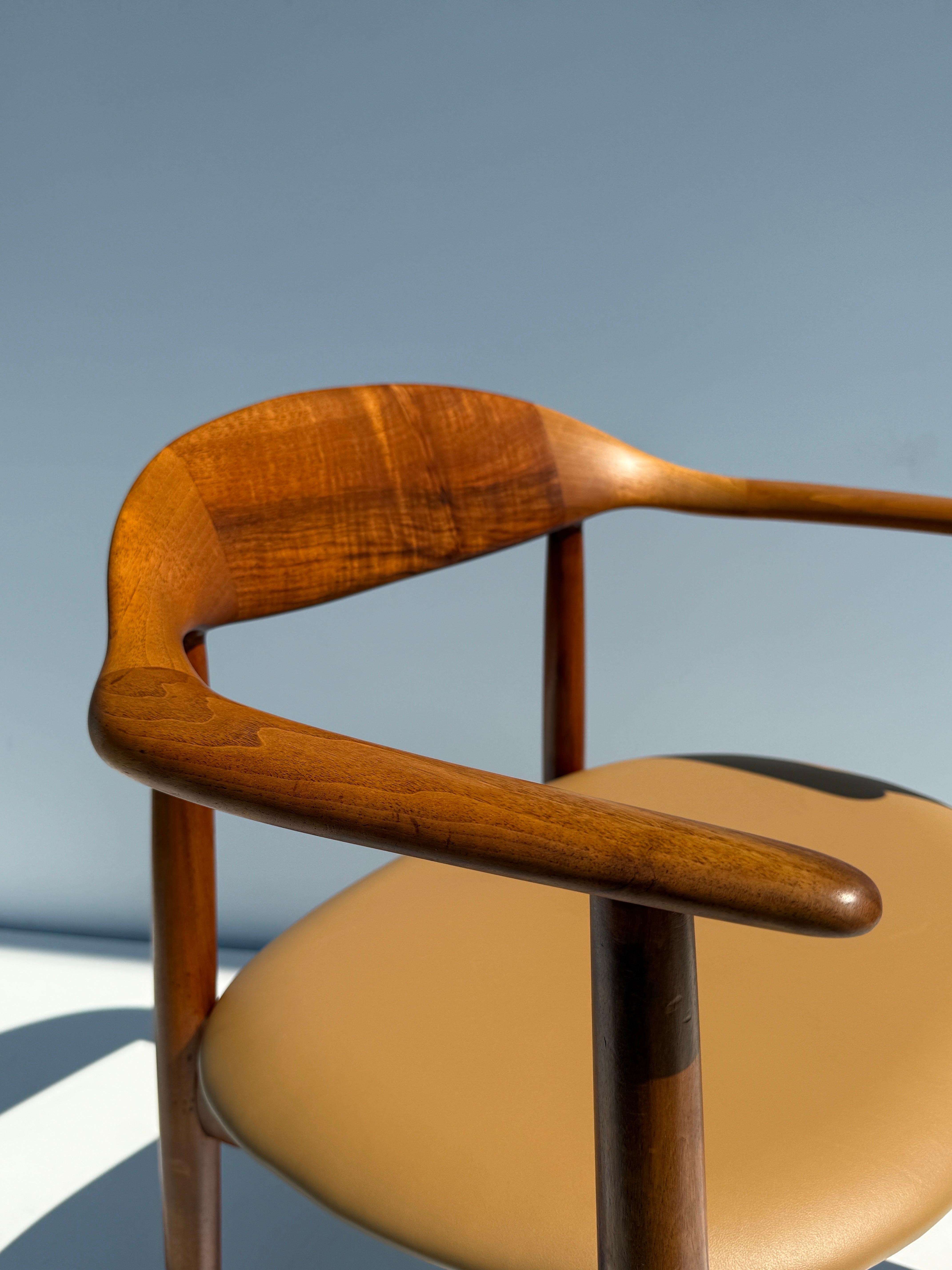 Fauteuil en teck moderne du milieu du siècle Bon état - En vente à North Hollywood, CA