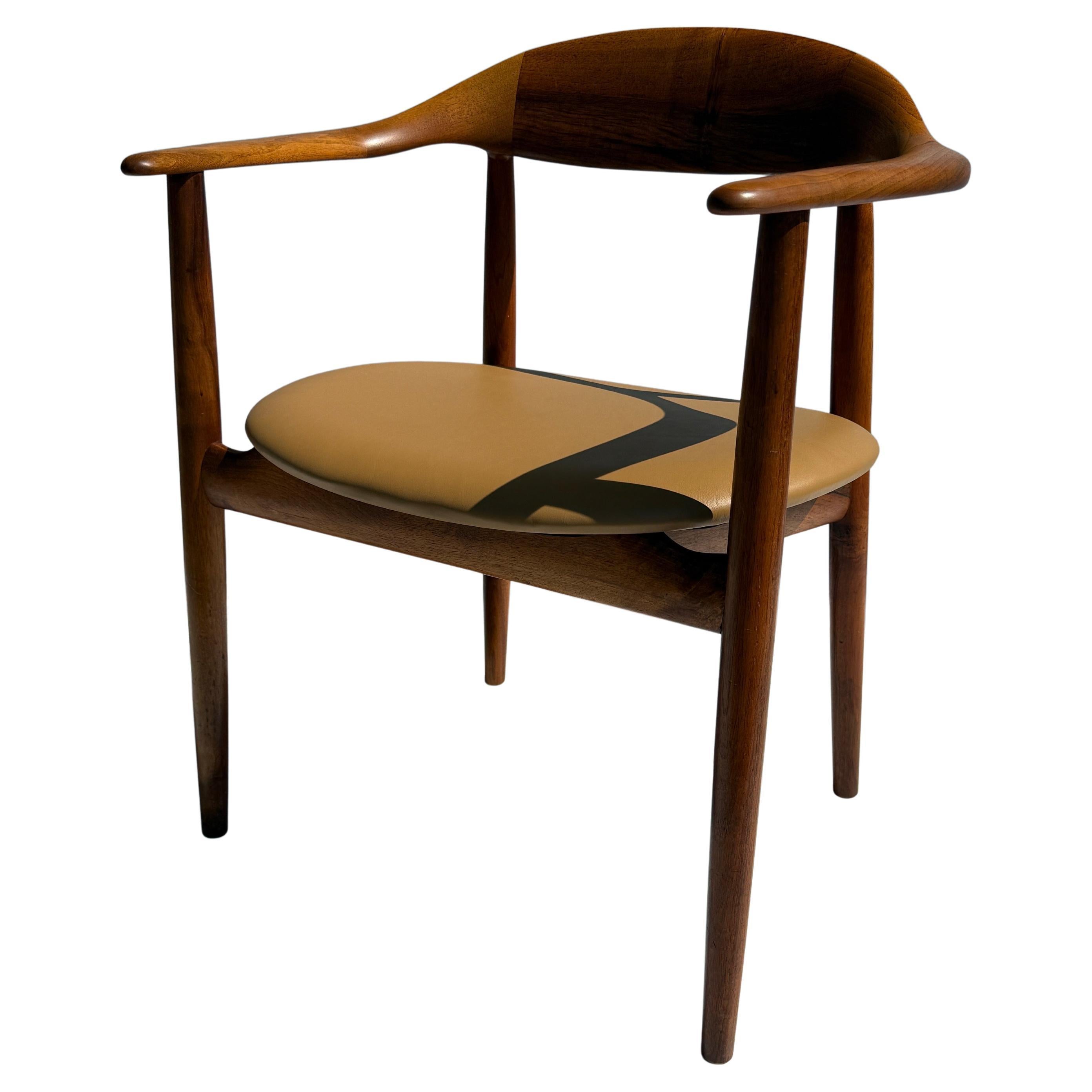 Fauteuil en teck moderne du milieu du siècle en vente