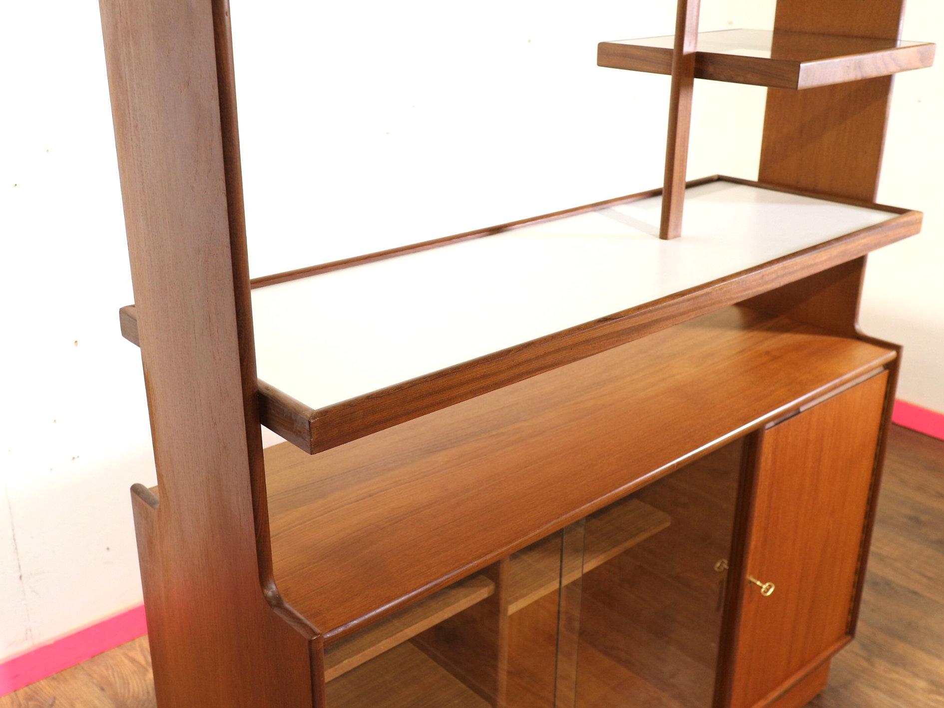 Espositore da bar per cocktail in teak di Turnidge of London, metà del secolo scorso In condizioni buone in vendita a Los Angeles, CA