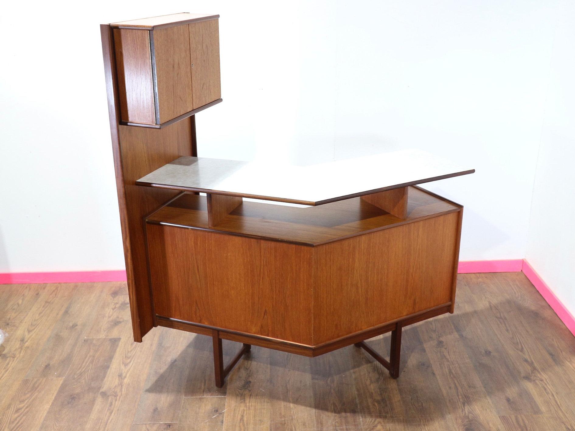 Enhance your home with the exquisite Mid Century Modern Teak Bar Drinks Cabinet by Turnidge of London, styled with iconic Danish influences. At Mid Century Traders, we offer a carefully curated selection of premium vintage pieces, and this cabinet