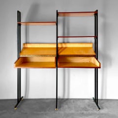 Libreria modulare italiana del Medioevo con cassetti insoliti, Italia