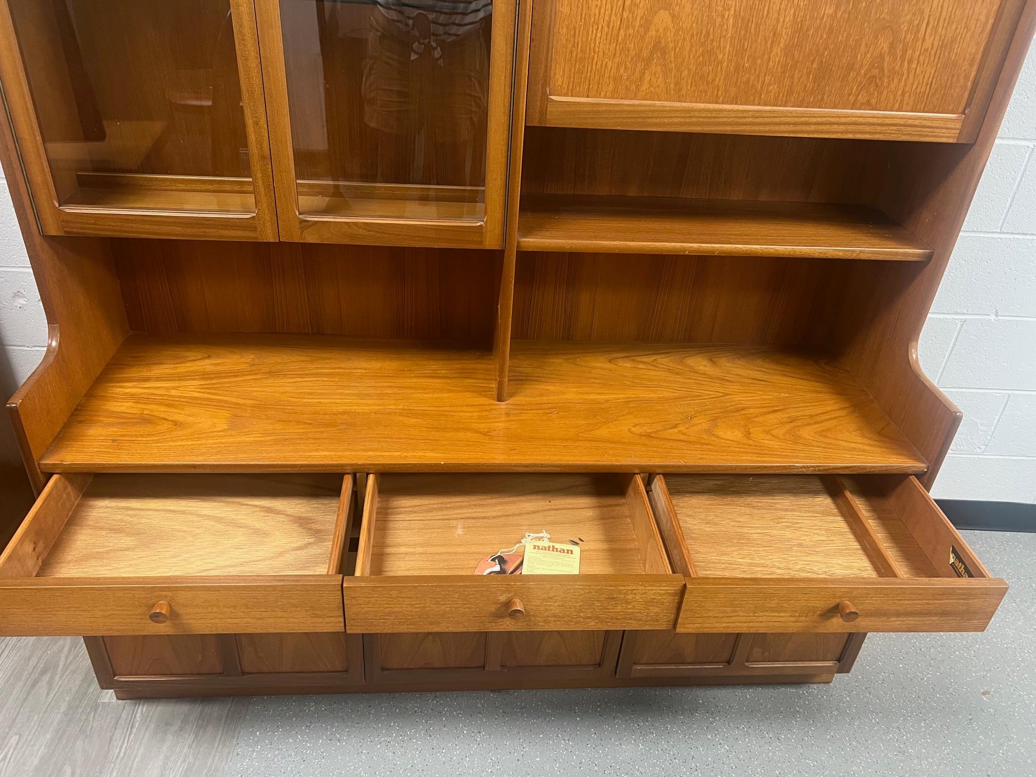 Mid Century Modern Teak Buffet Hutch Display China Cabinet By Nathan Furniture In Good Condition In Atlanta, GA