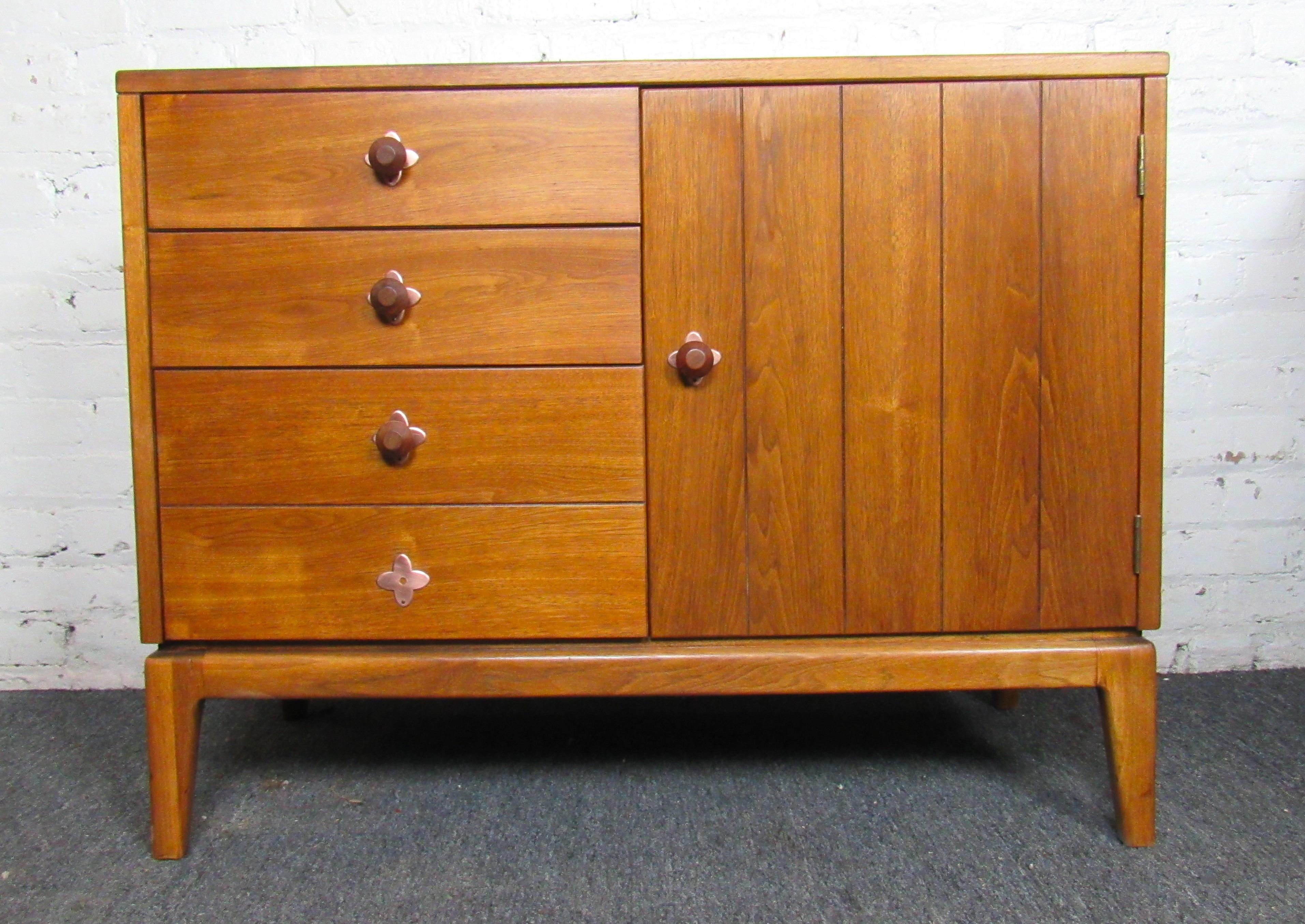 Vintage modern solid Walnut cabinet. Contains four spacious drawers and a large cabinet. Metal and dark wood drawer pulls. Sits on sturdy wood legs.

Please confirm item location (NY or NJ).