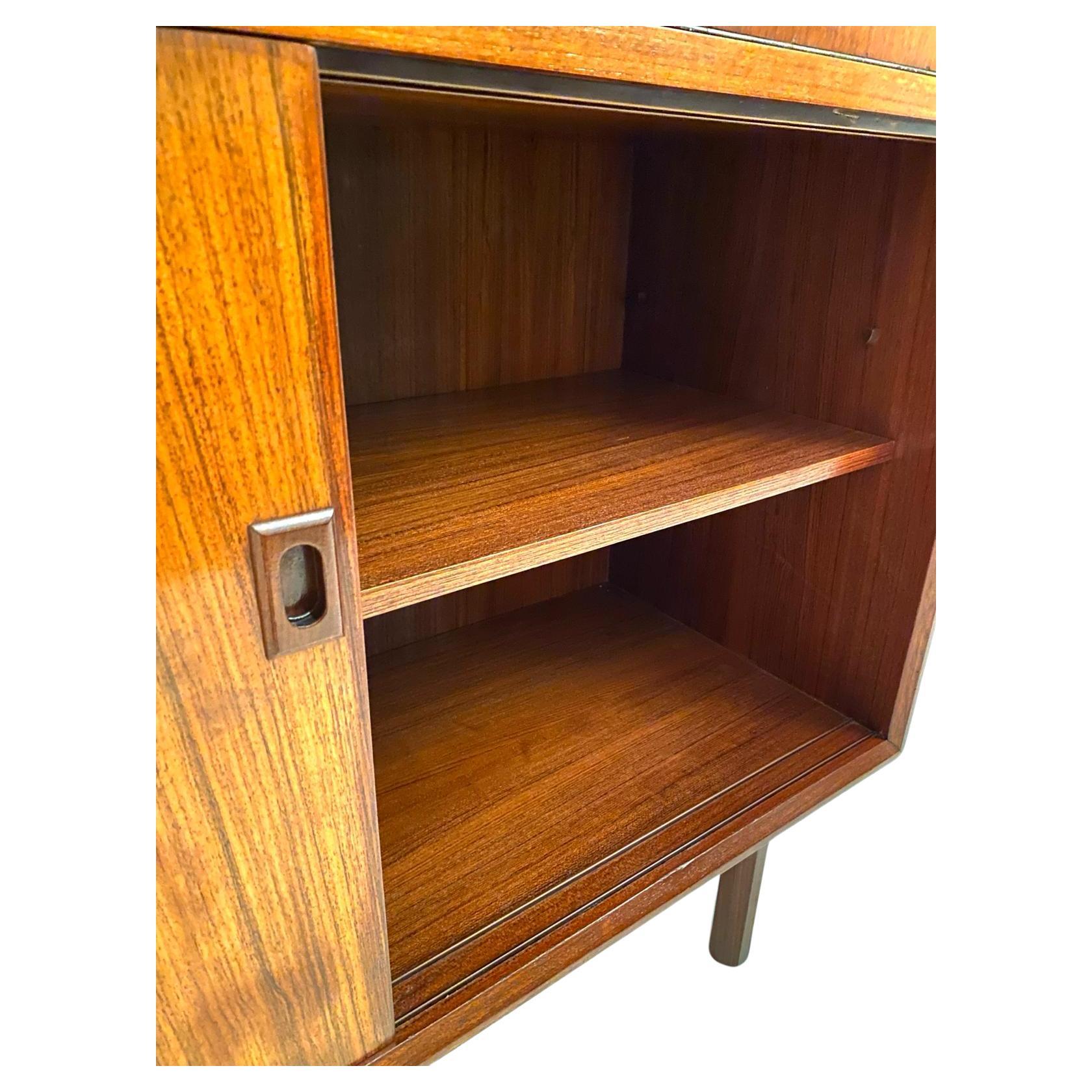 Mid Century Modern Teak Cabinet, Italien 1960er Jahre 3