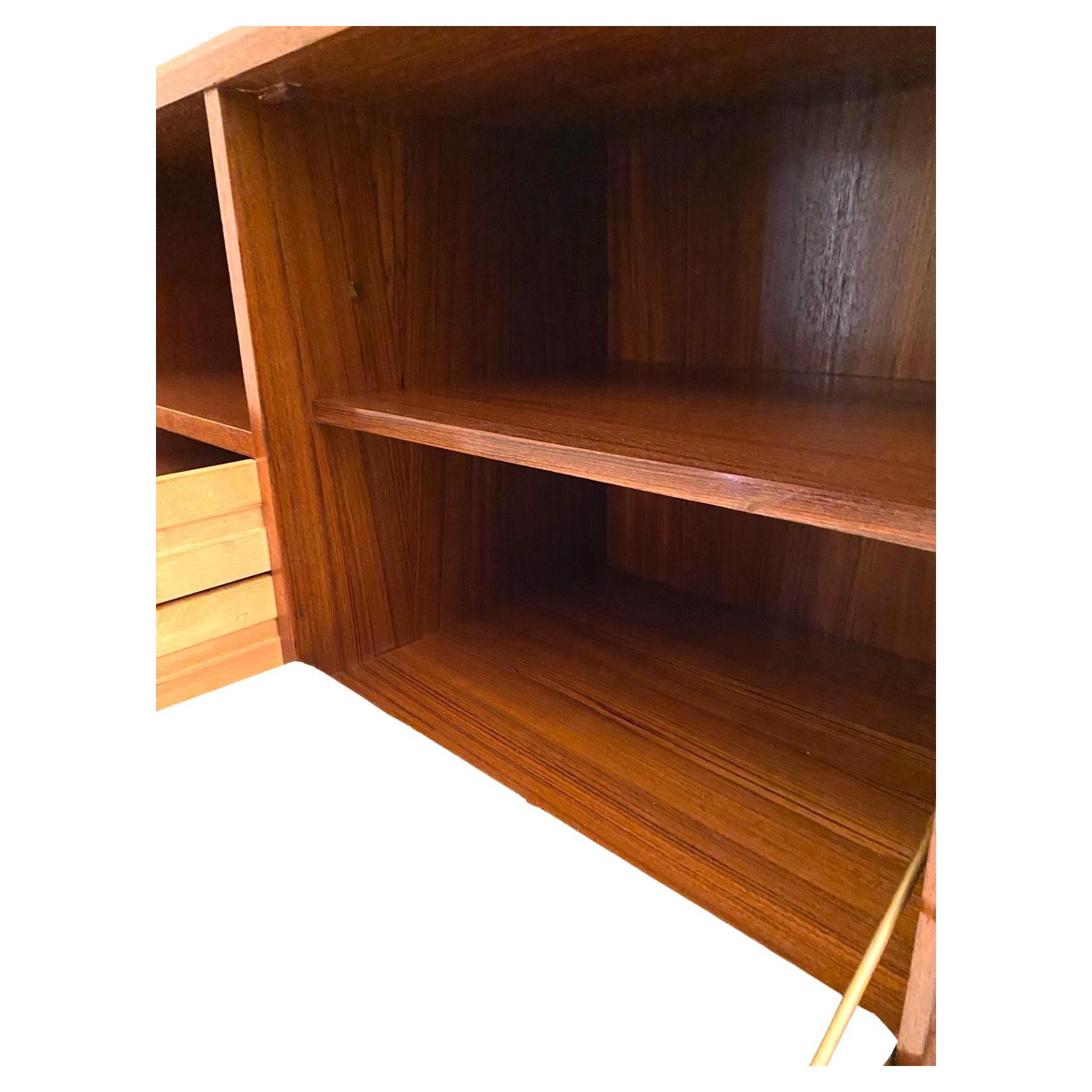 Mid Century Modern Teak Cabinet, Italien 1960er Jahre 7