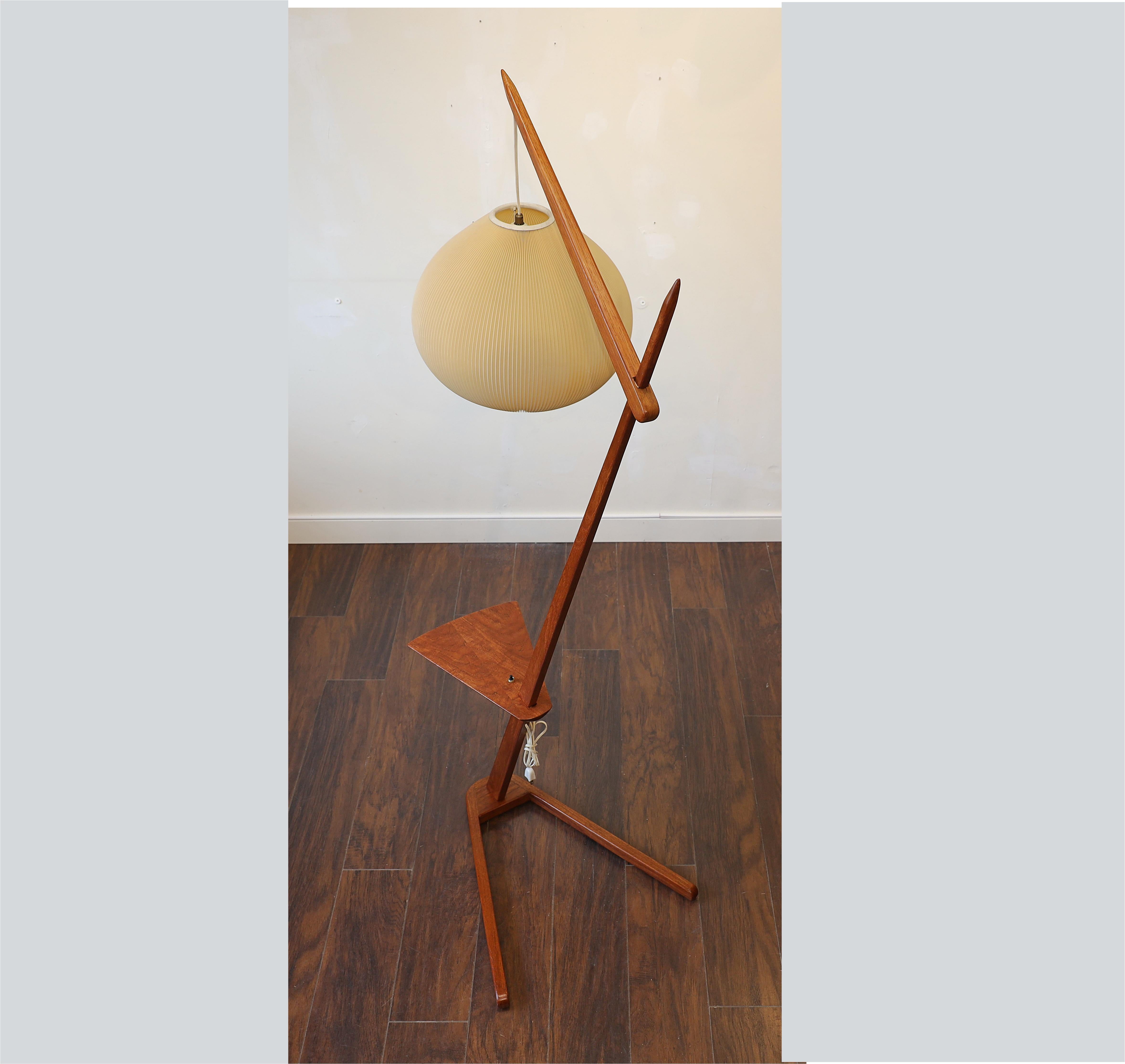 Mid-Century Modern Teak Cantilever Floor Lamp 'Pleated Sphere Shade' For Sale 1