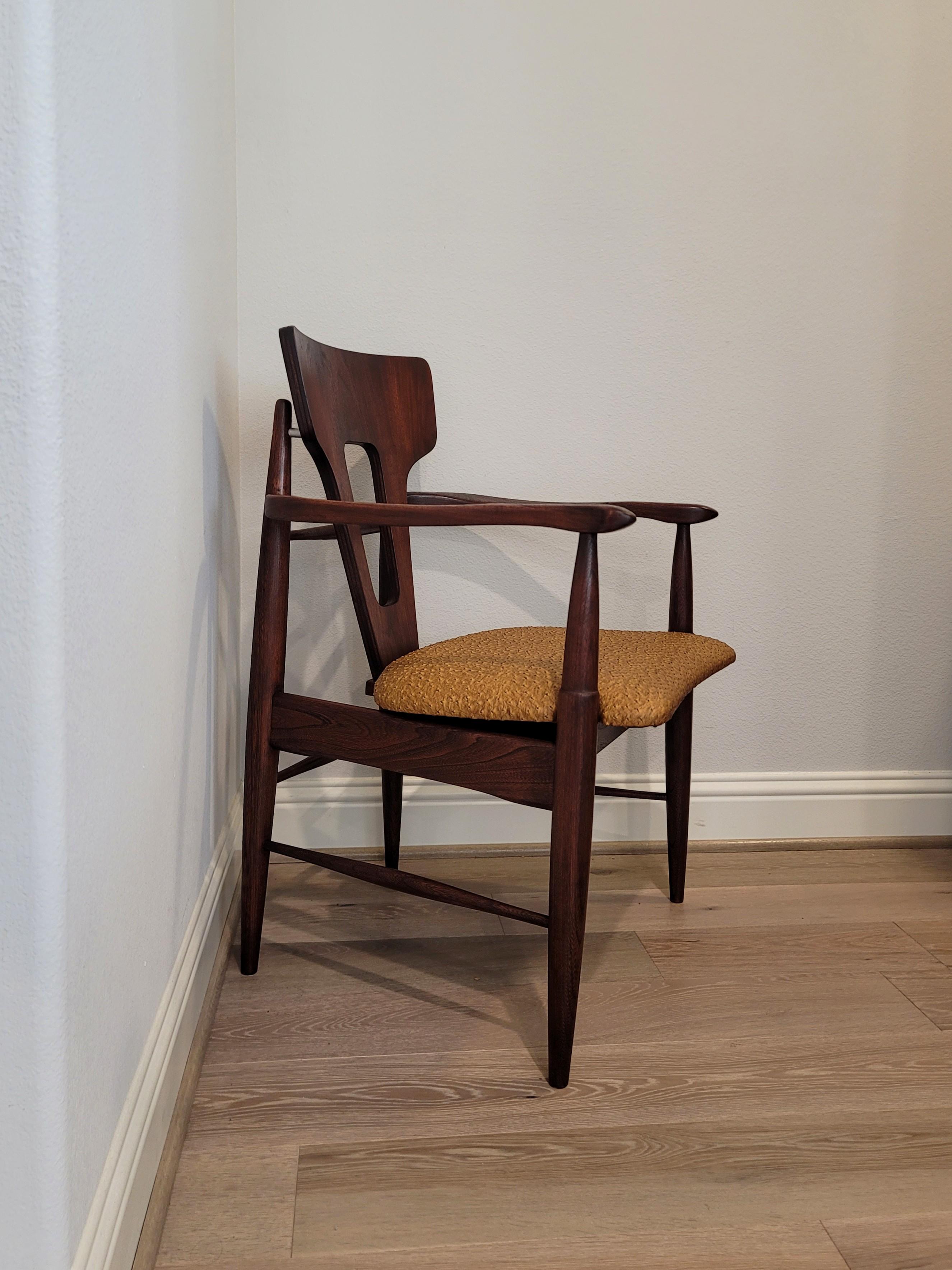 Mid-Century Modern Teak Chair with Ostrich Upholstery  For Sale 5