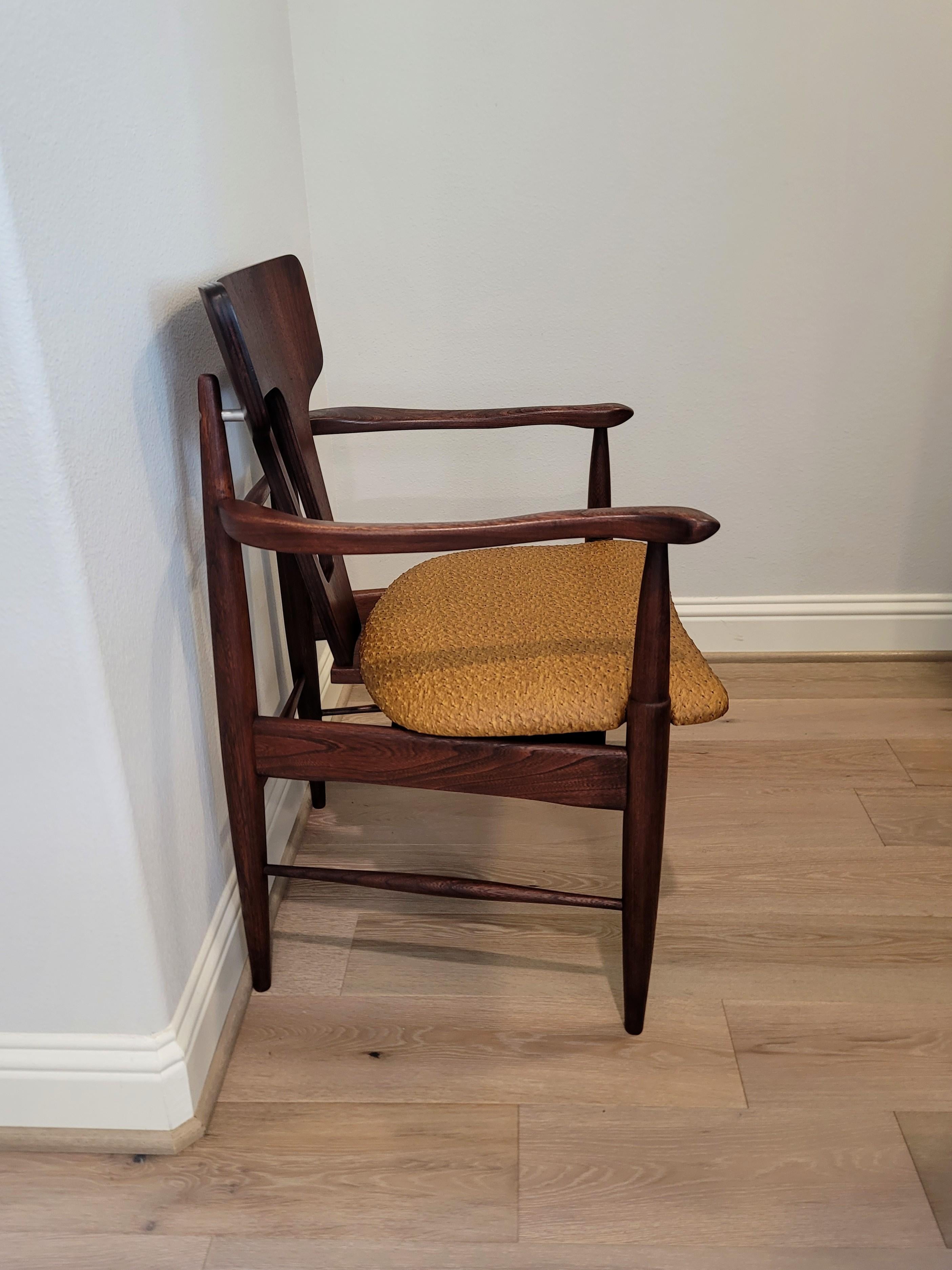 Mid-Century Modern Teak Chair with Ostrich Upholstery  For Sale 1