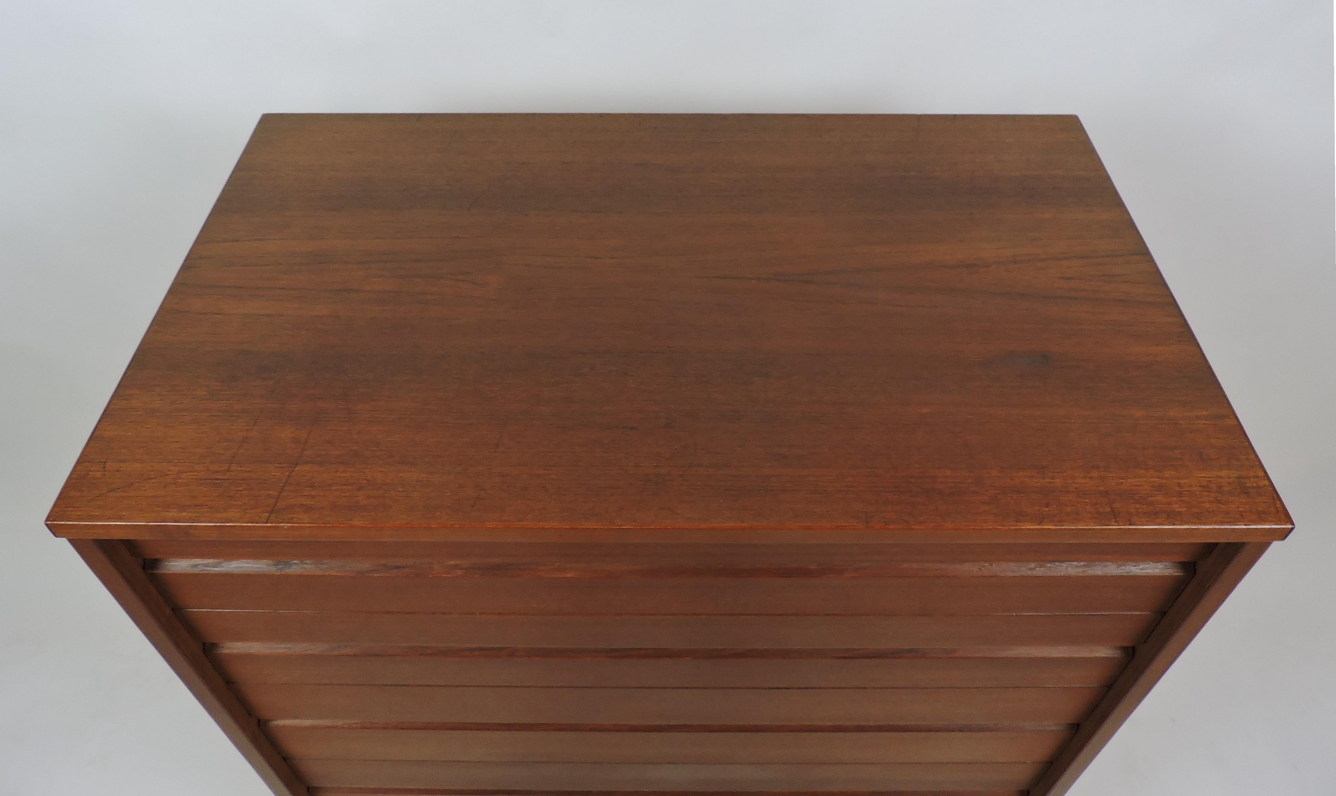 Late 20th Century Mid-Century Modern Teak Chest of Drawers Dresser Danish Style