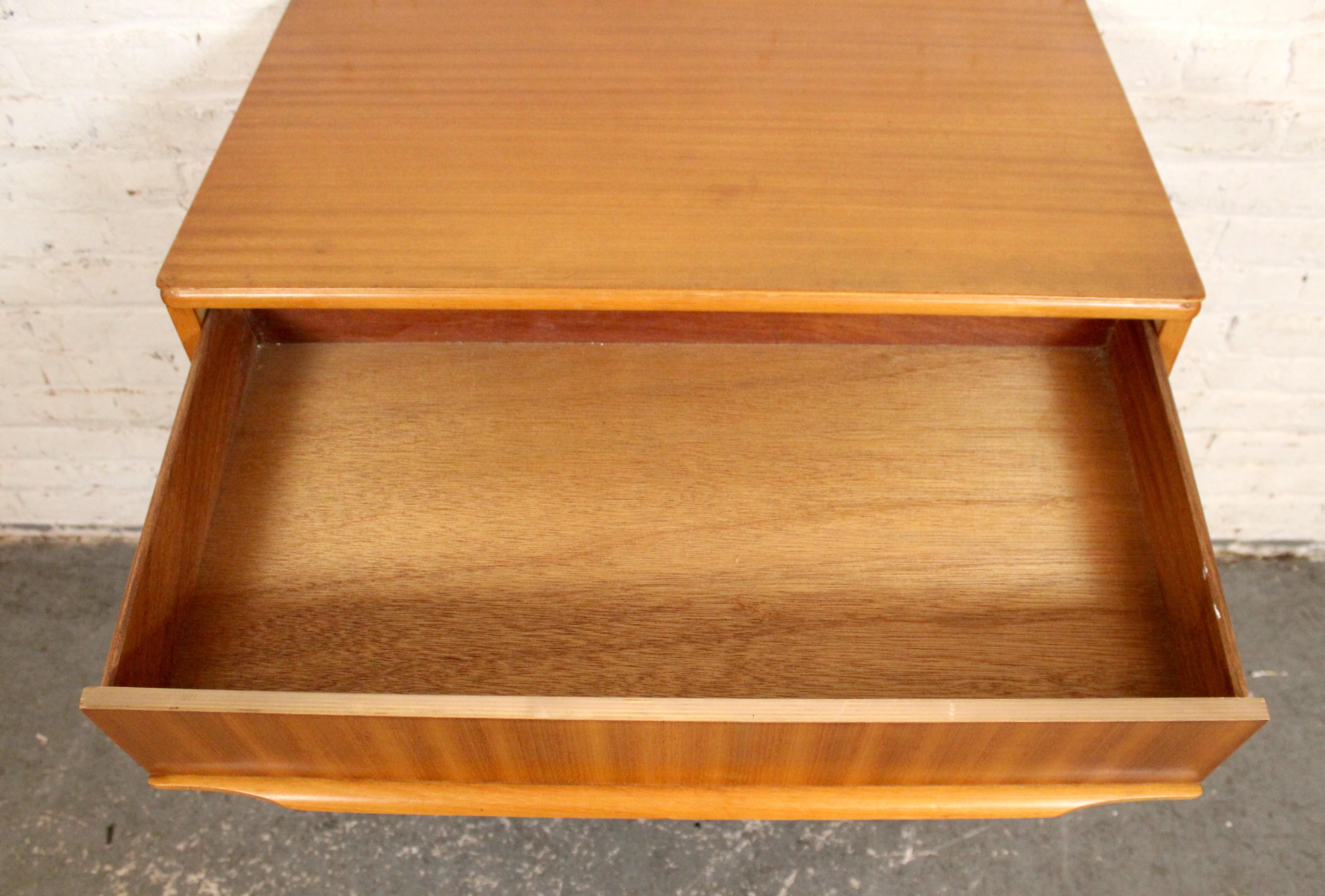 Mid-Century Modern Teak Chest of Drawers For Sale 4
