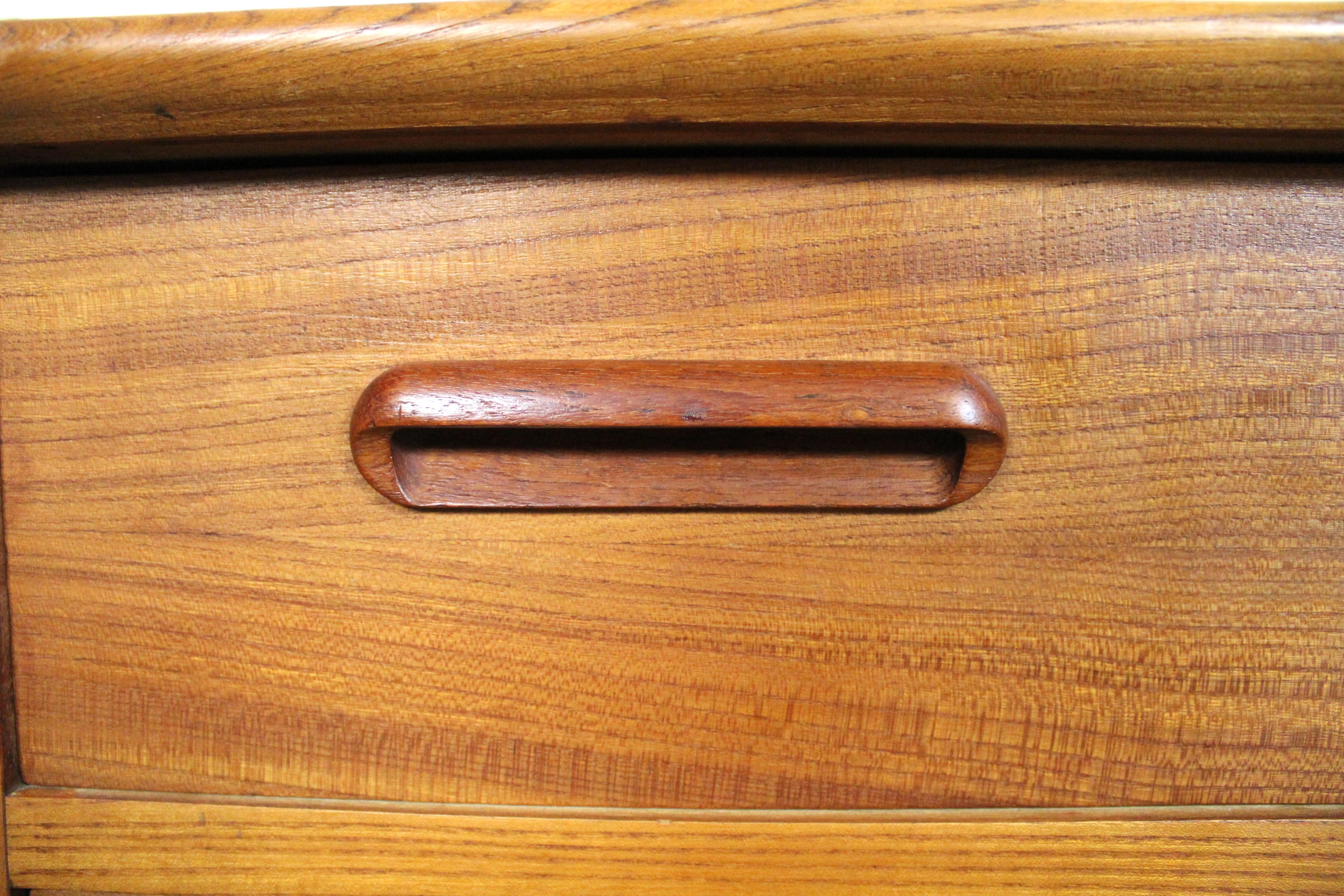 Mid-Century Modern Teak Chest of Drawers For Sale 5