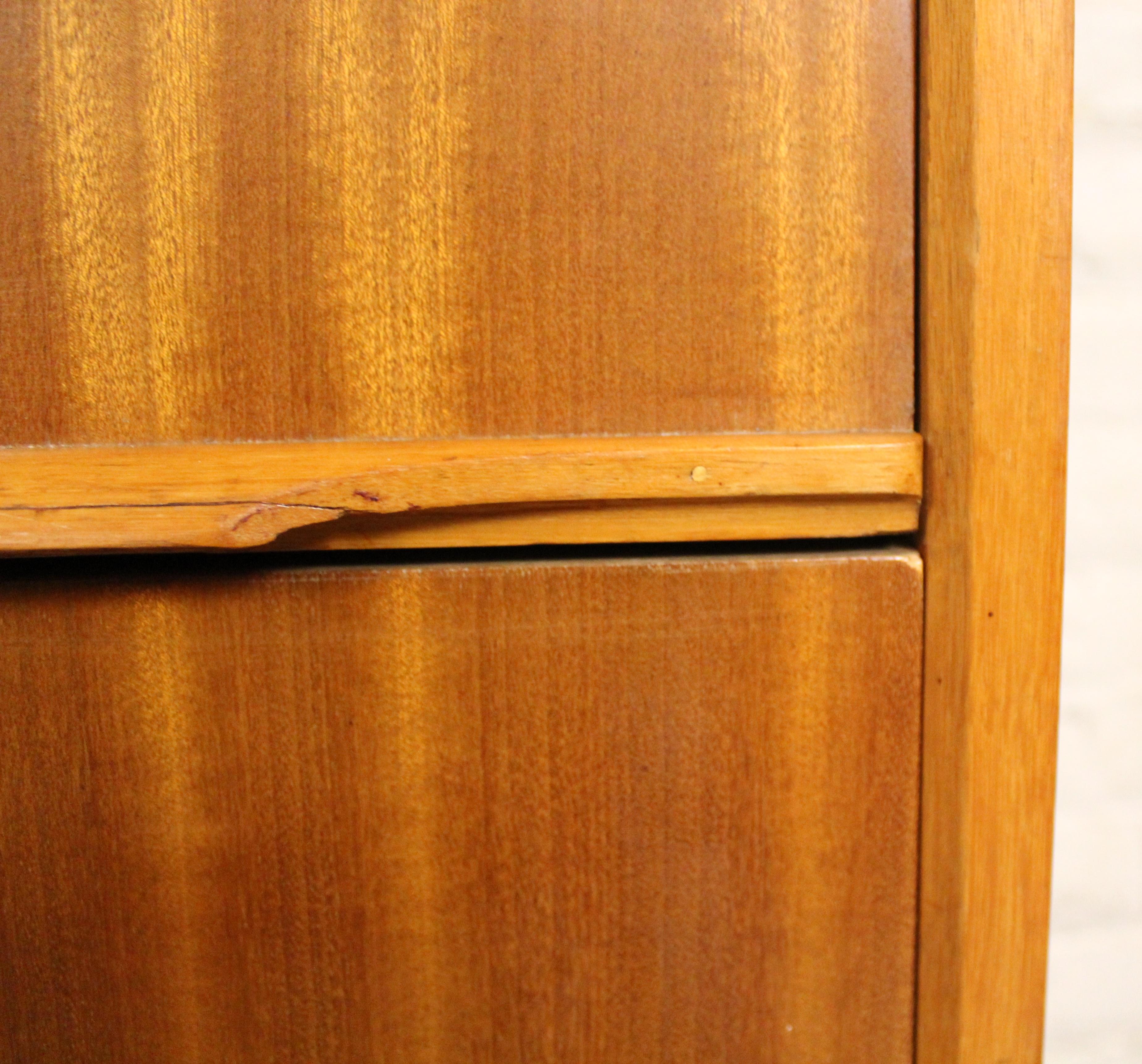 Mid-Century Modern Teak Chest of Drawers For Sale 6