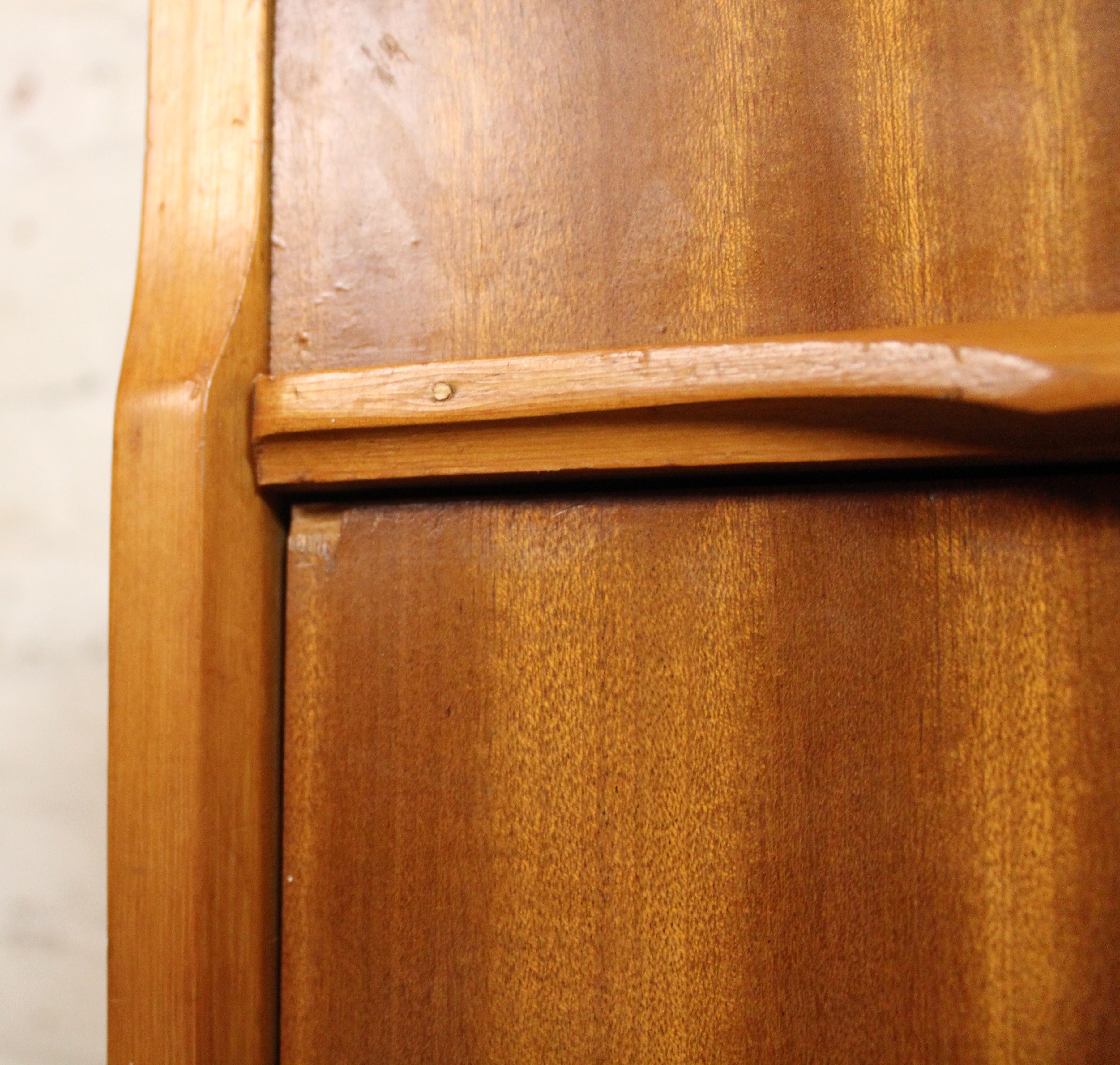 Mid-Century Modern Teak Chest of Drawers For Sale 7