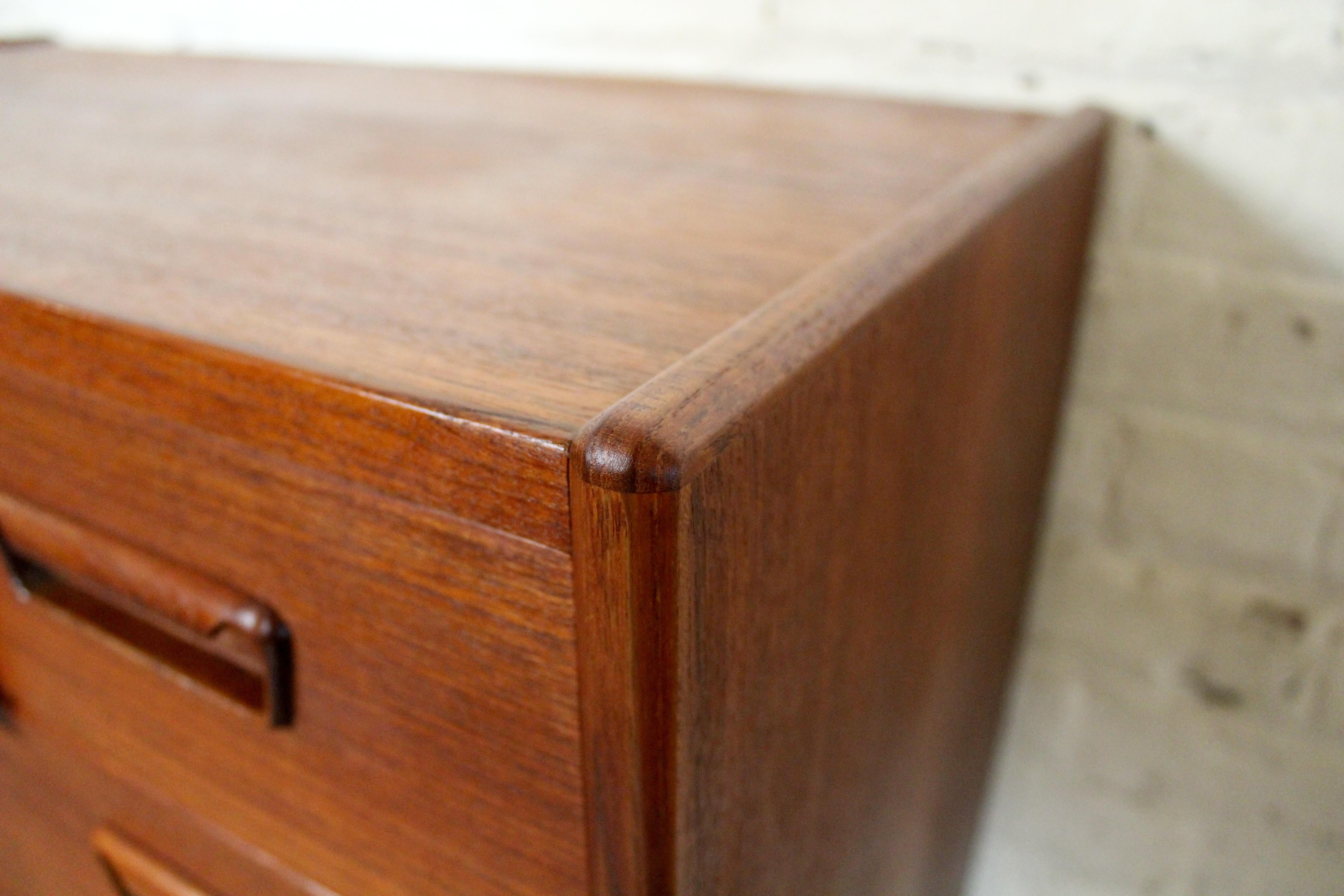 Mid-Century Modern Teak Chest of Drawers For Sale 10