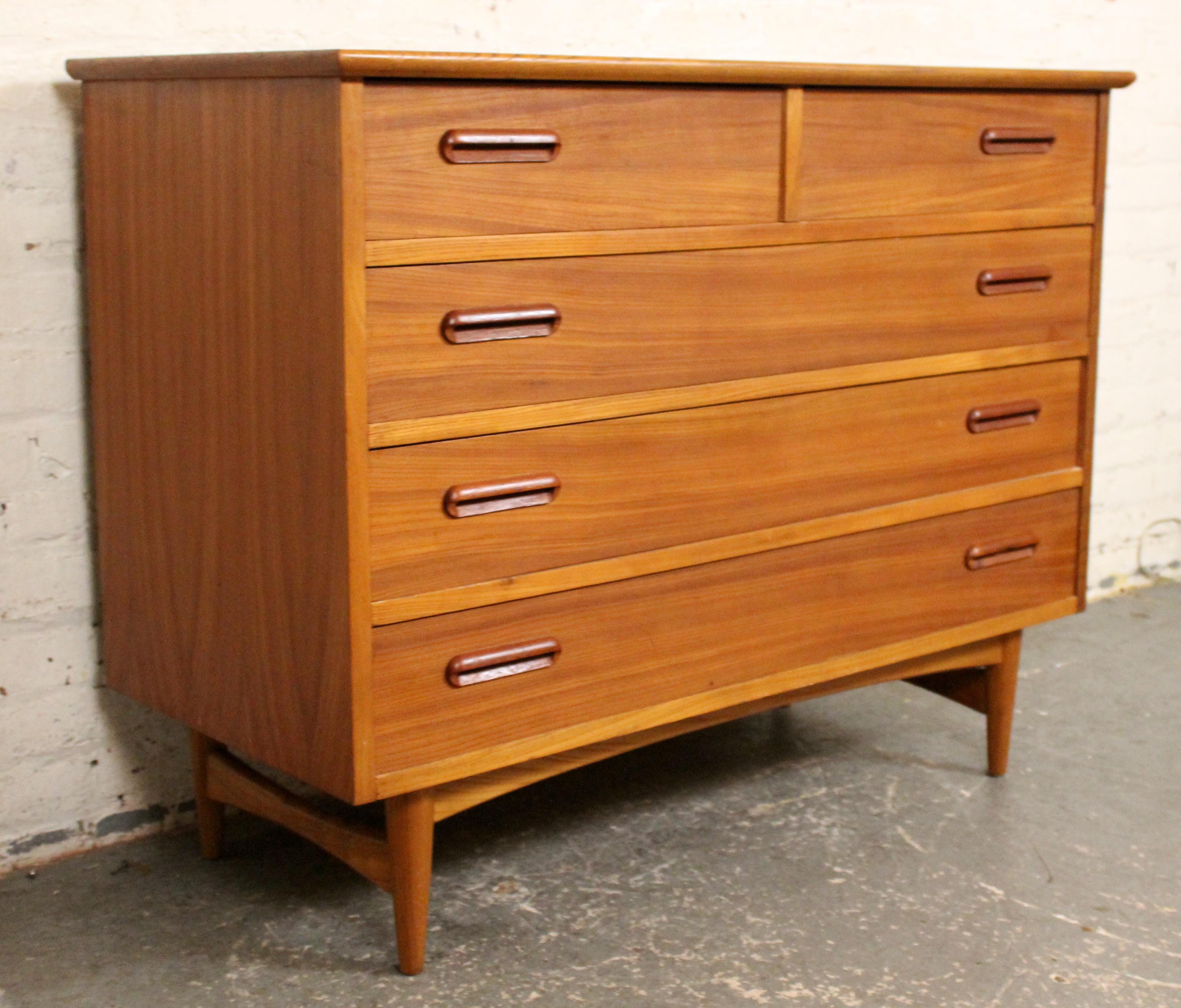 Unknown Mid-Century Modern Teak Chest of Drawers For Sale