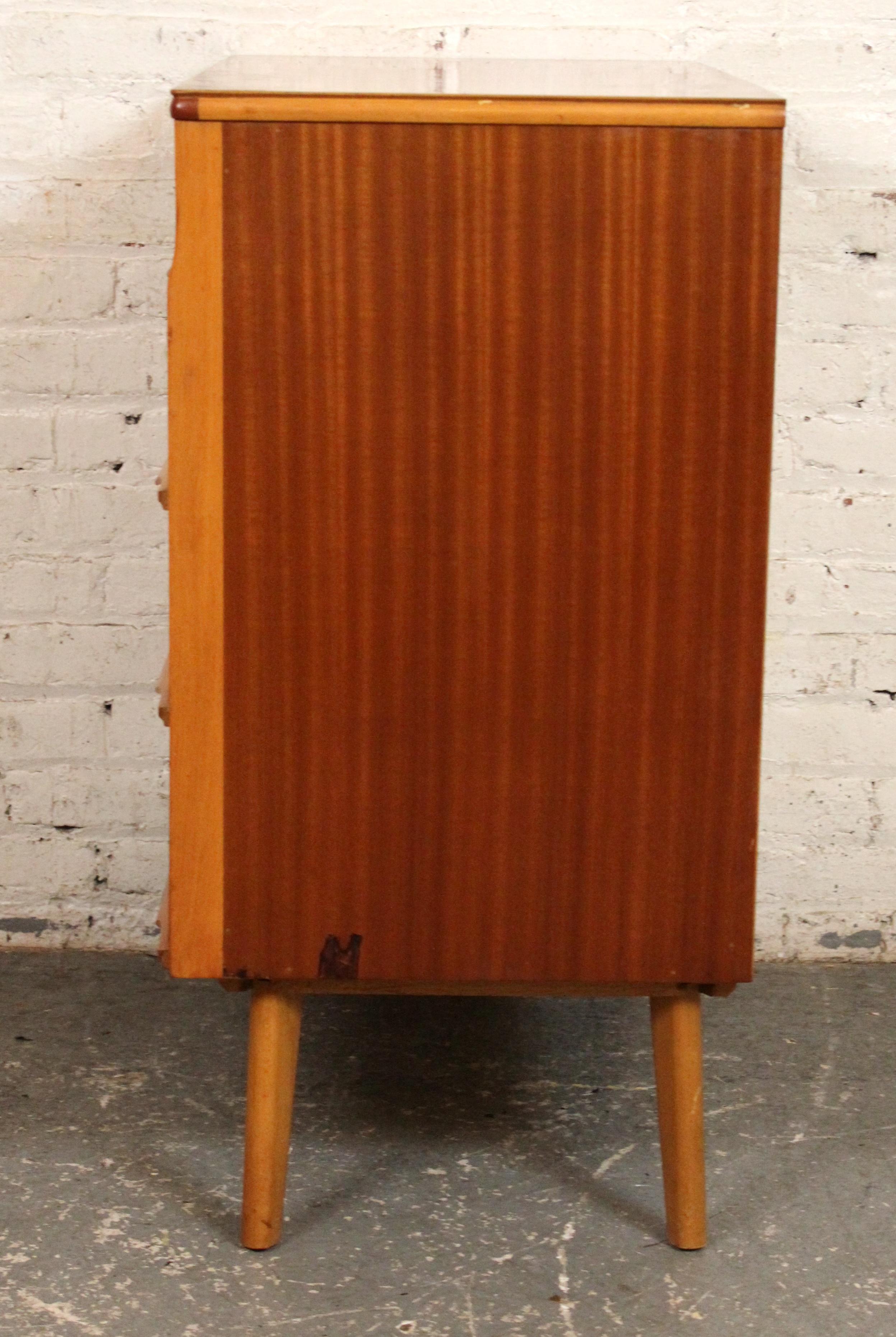 Mid-Century Modern Teak Chest of Drawers In Good Condition For Sale In Brooklyn, NY