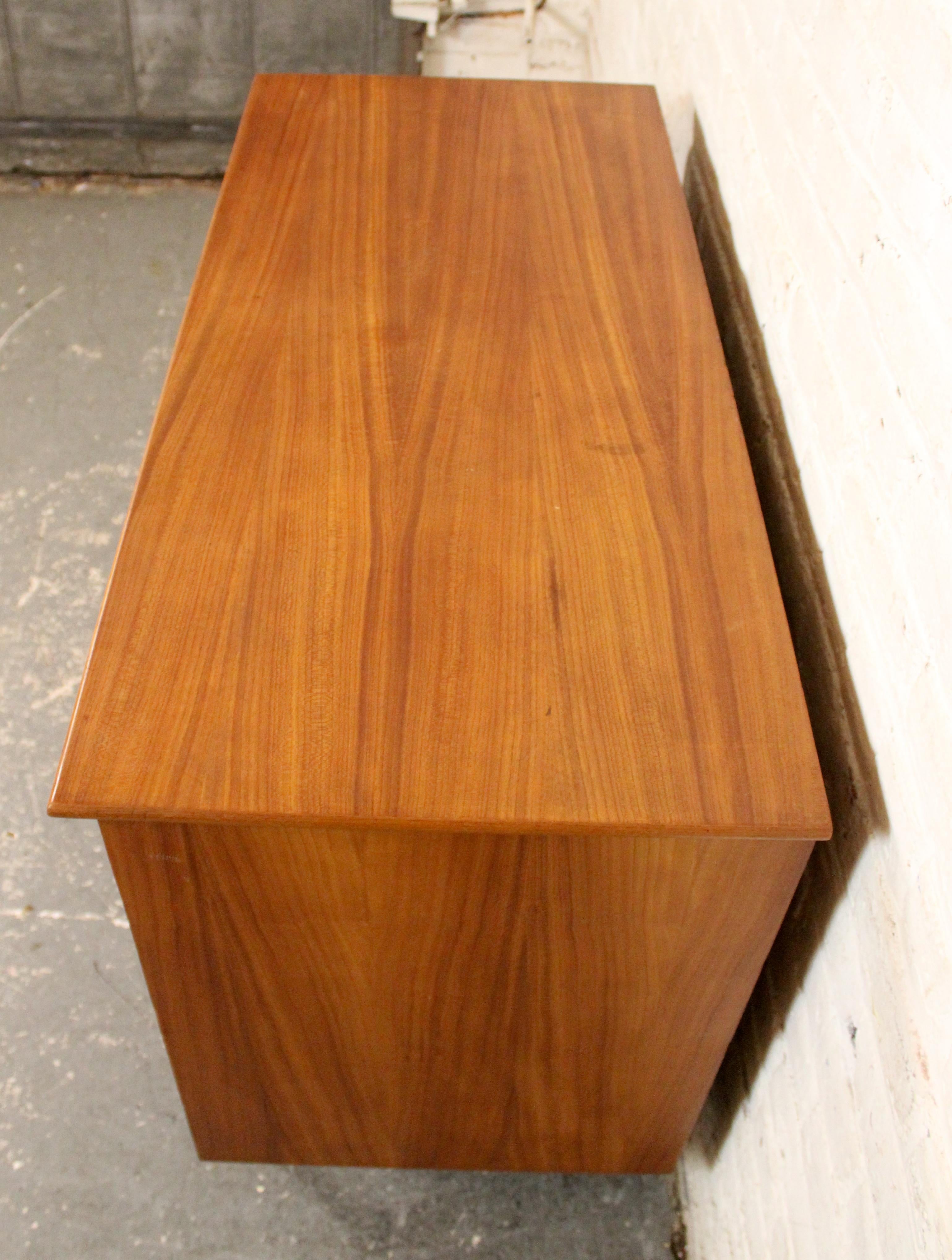 Wood Mid-Century Modern Teak Chest of Drawers For Sale