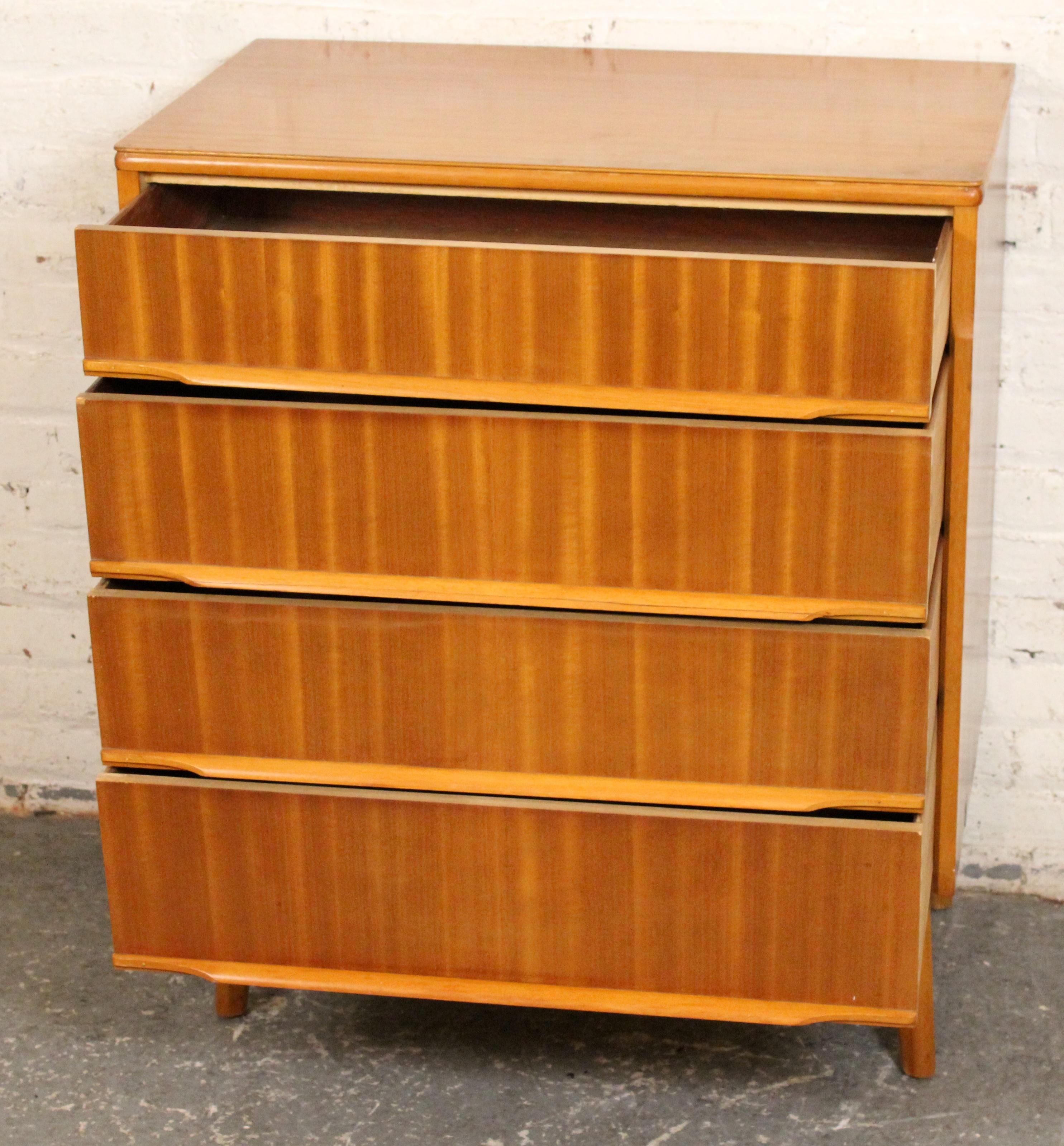 Mid-Century Modern Teak Chest of Drawers For Sale 2