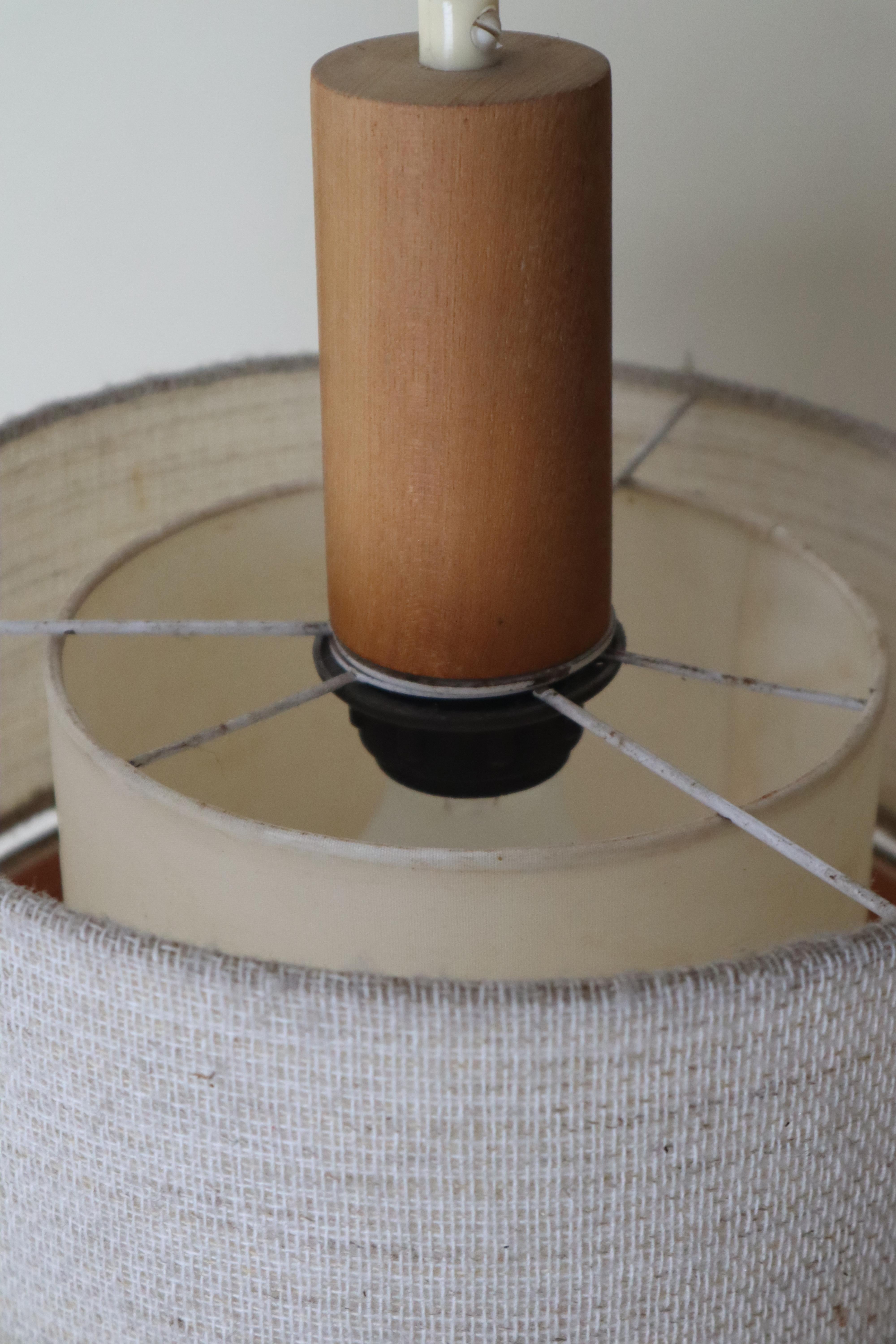 Fatto a mano Mid-Century Modern Teak, Chipboard & Wool Pendant Lamp in vendita