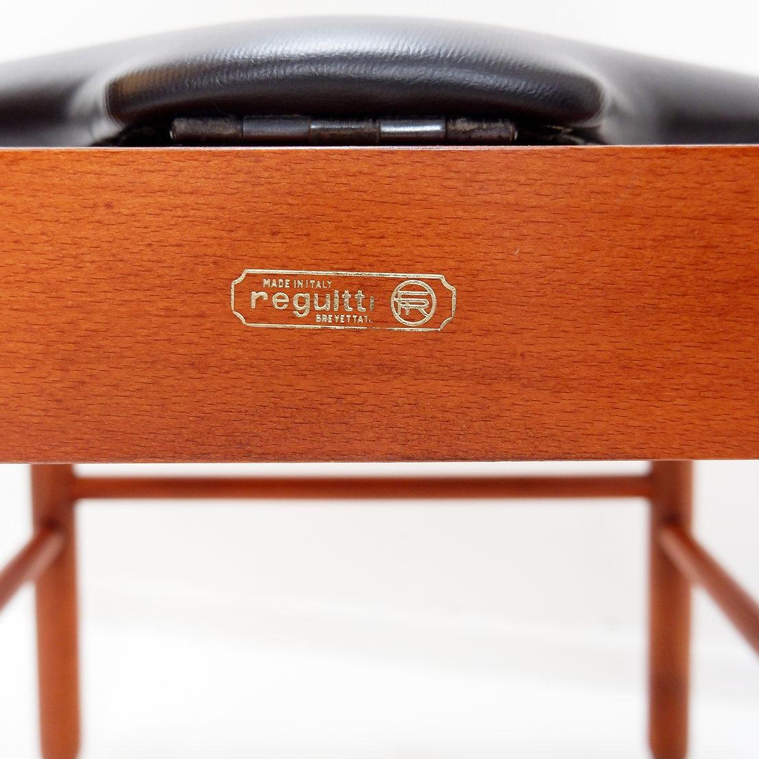 Chaise de valet de chambre en teck moderne du milieu du siècle par Fratelli Reguitti Italie, années 1960
Vintage - Valet de chambre
Dimensions : 47x40cm H:85,5/94,5cm SH : 43cm
Valet de chambre italien avec siège à couvercle relevable pour le