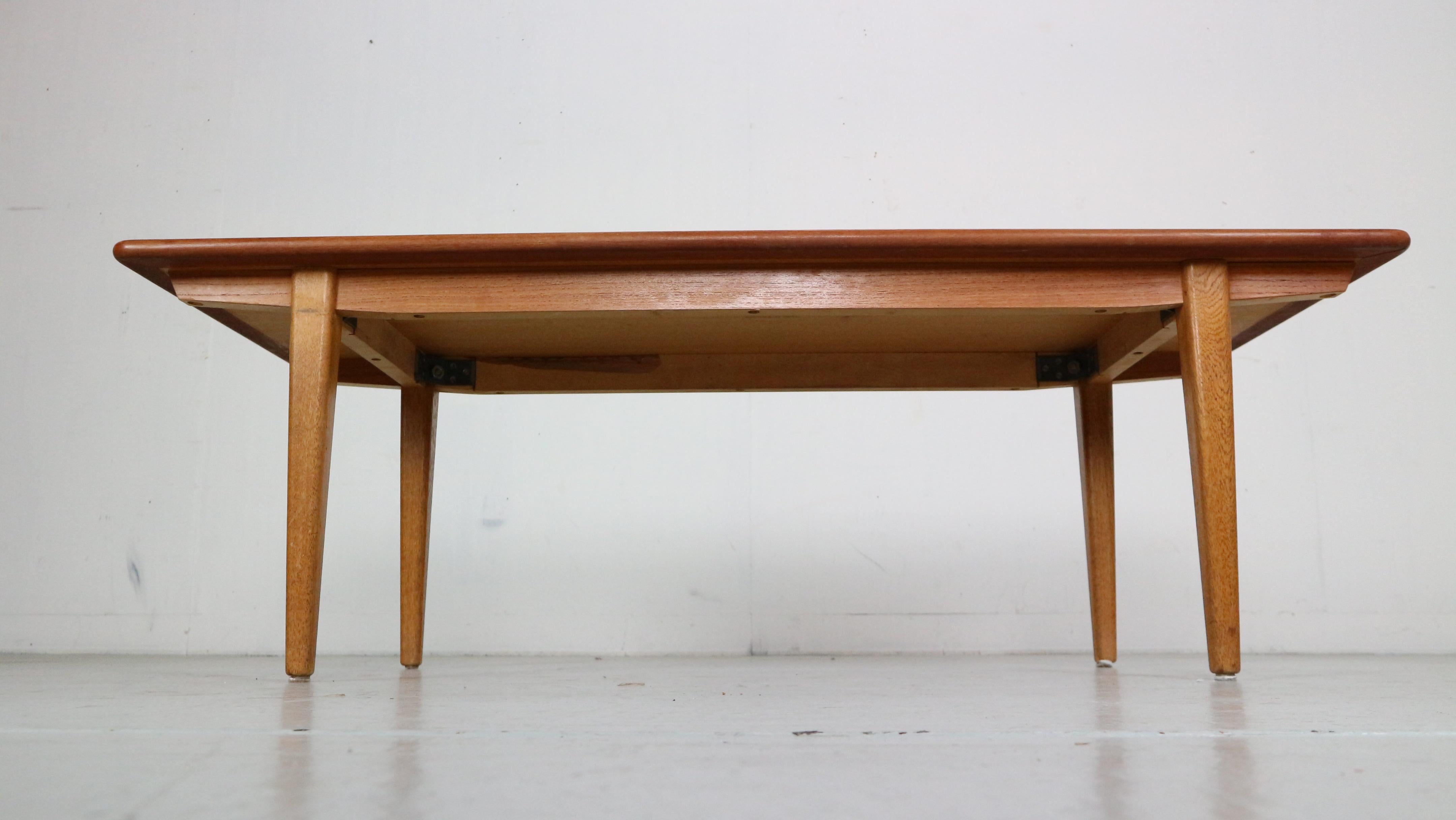 Mid- Century Modern Teak Coffee Table, 1960's Denmark In Good Condition For Sale In The Hague, NL