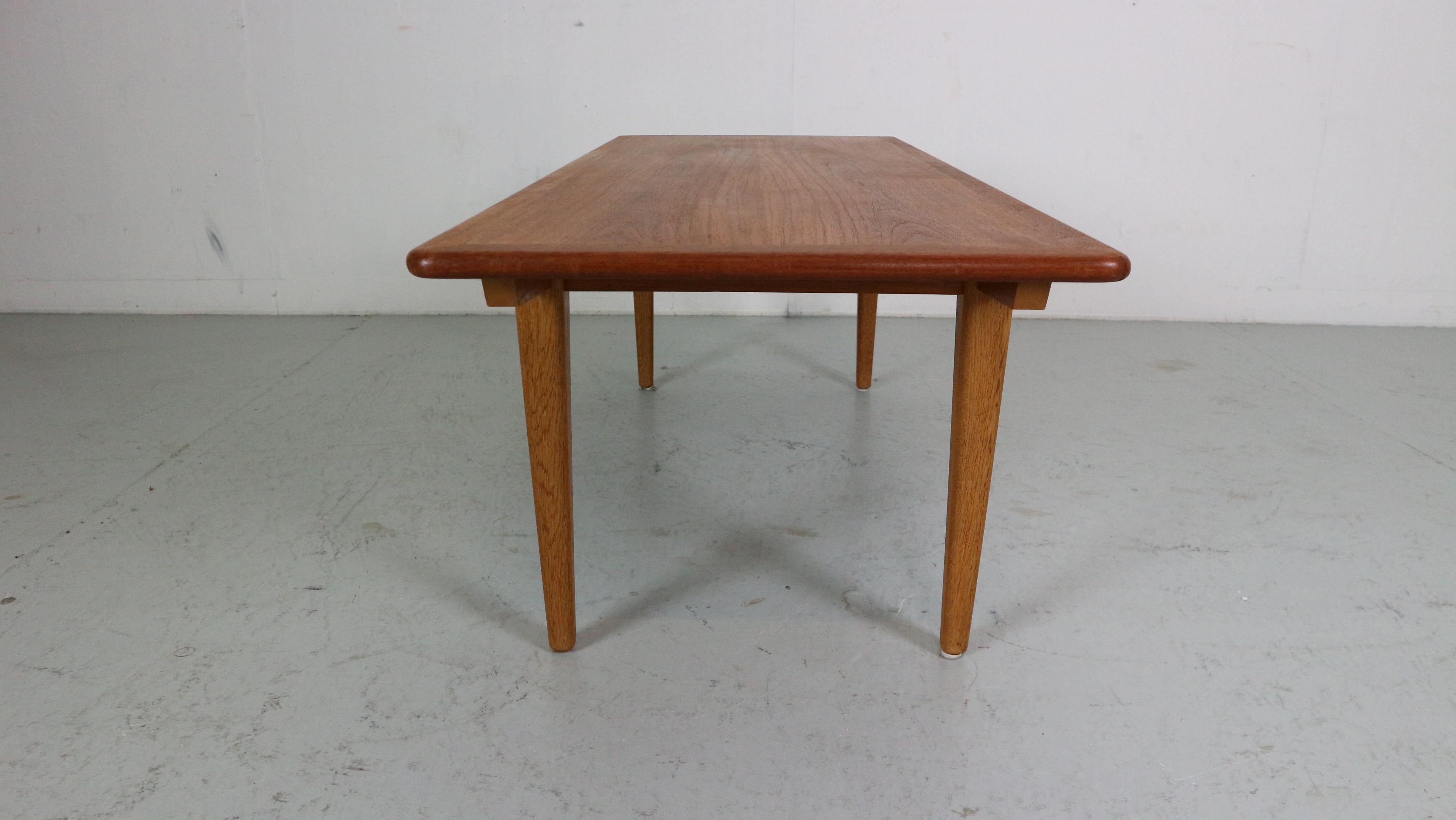 Mid- Century Modern Teak Coffee Table, 1960's Denmark For Sale 2