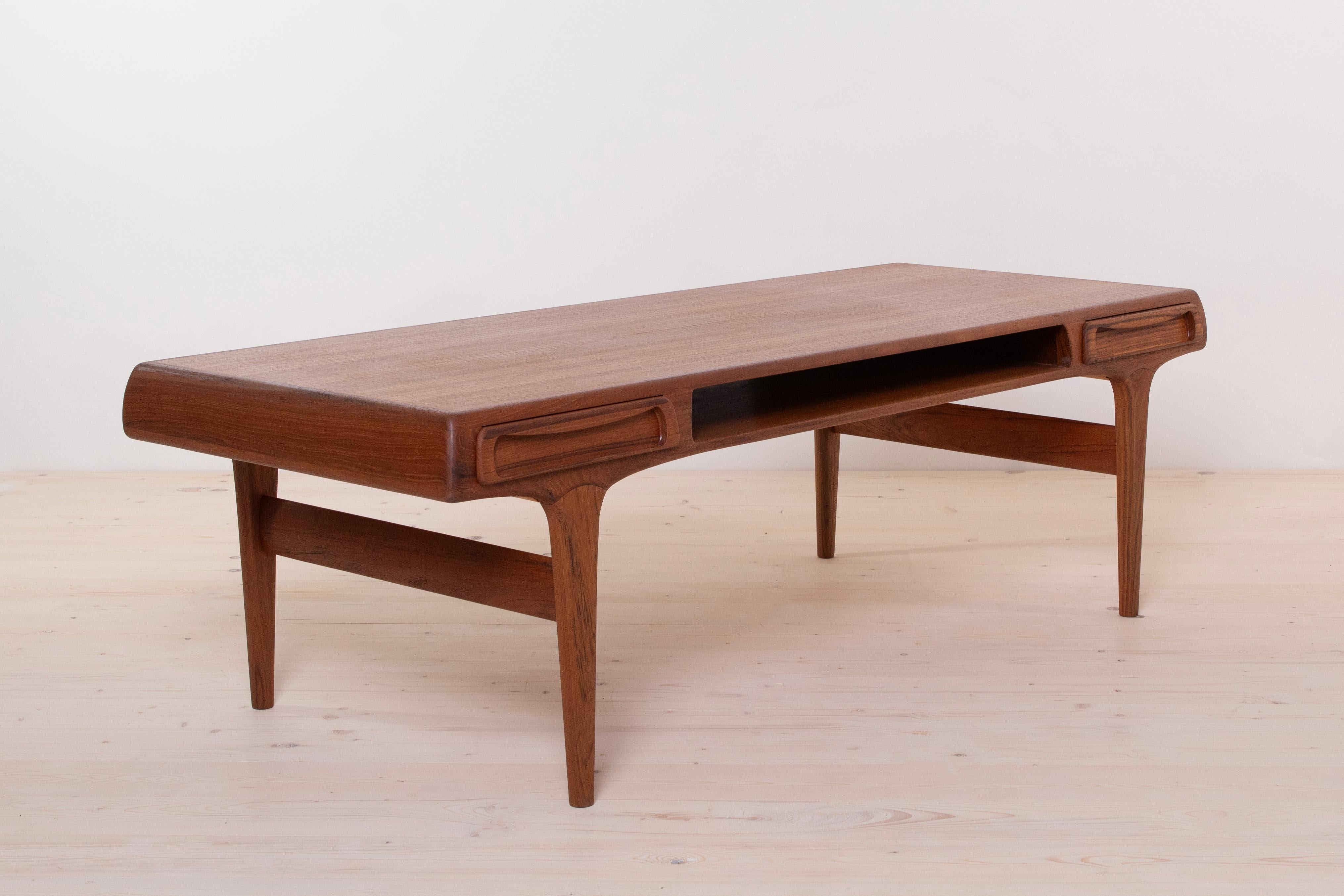  Mid-Century Modern Teak Coffee Table by Johannes Andersen, Scandinavian Design For Sale 8