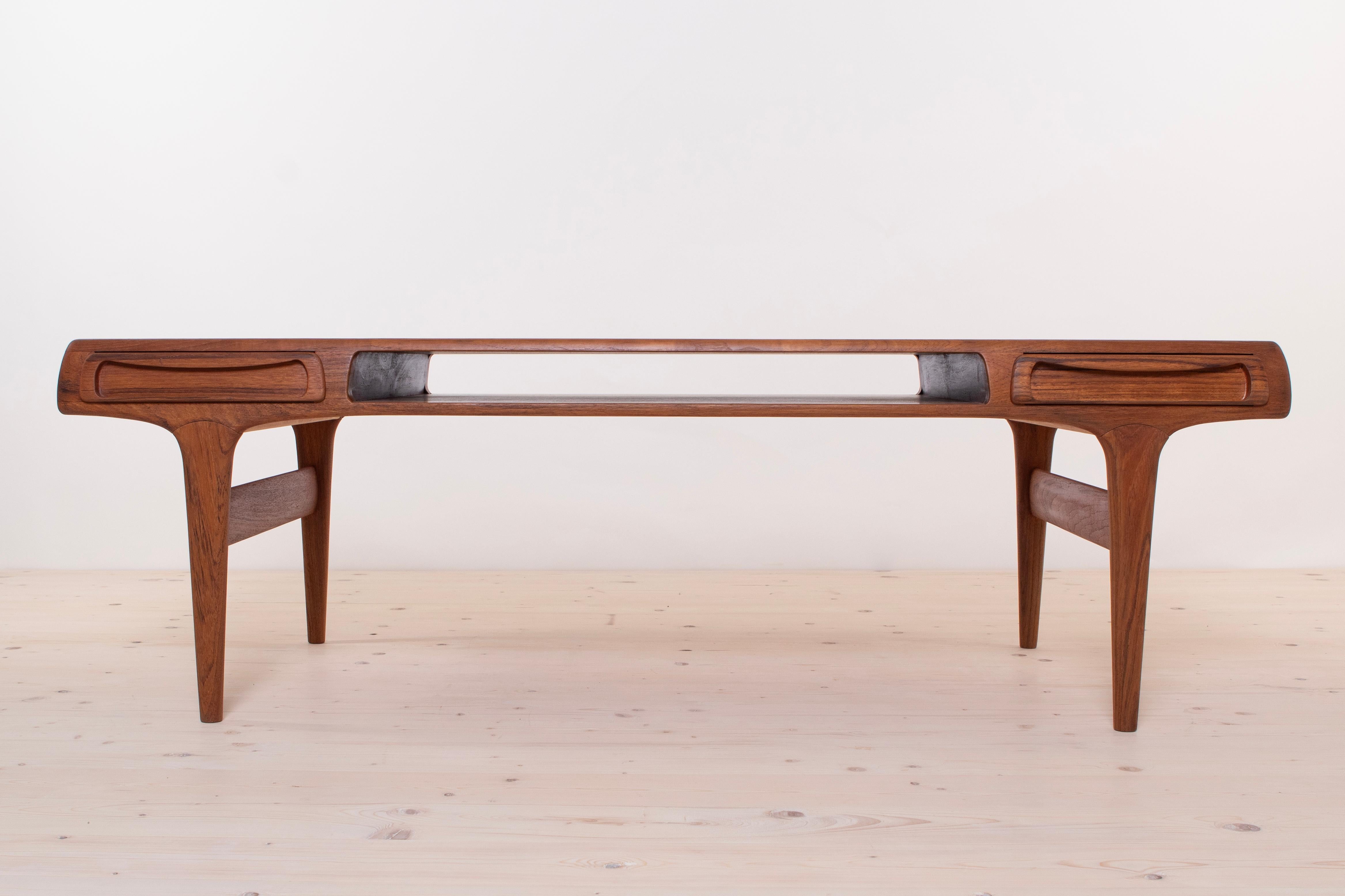 Table basse en teck moderne du milieu du siècle dernier de Johannes Andersen, design scandinave Bon état - En vente à Wrocław, Poland