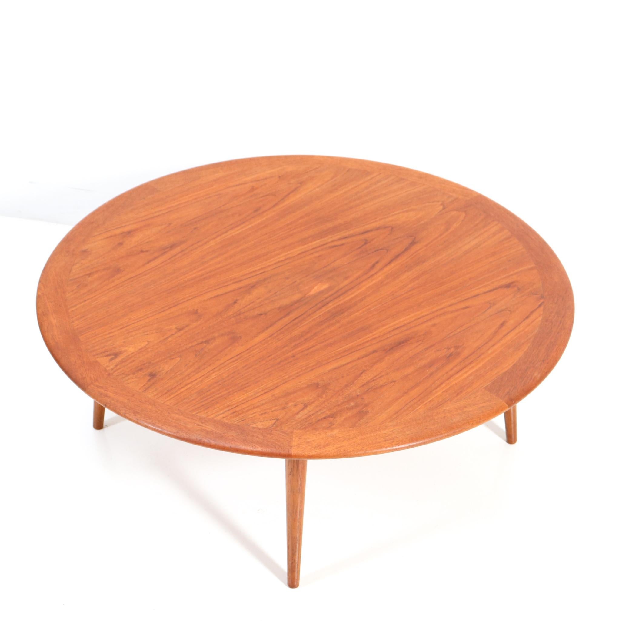 Mid-Century Modern Table basse en teck de style mi-siècle moderne par Pander, années 1960 en vente
