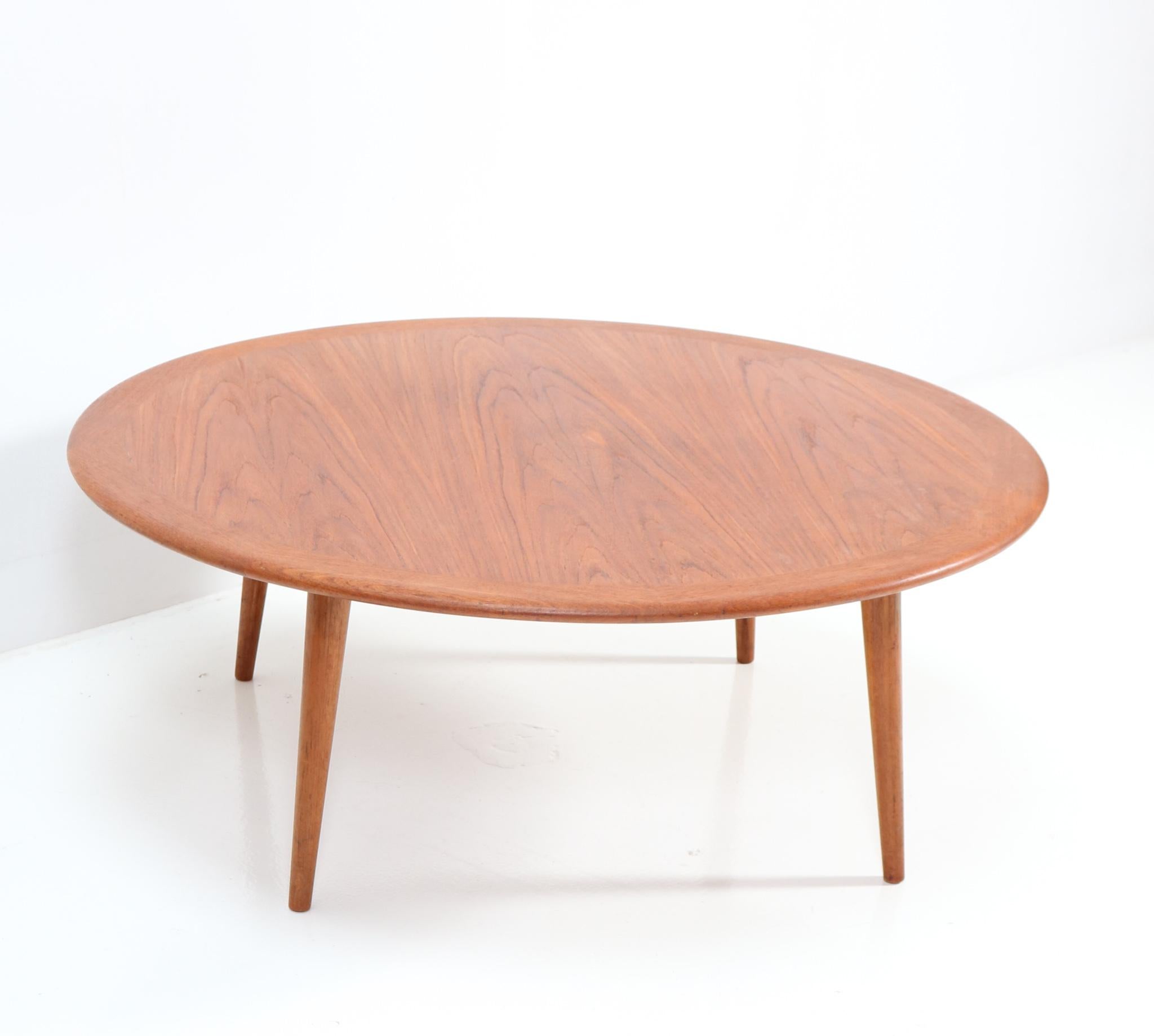 Néerlandais Table basse en teck de style mi-siècle moderne par Pander, années 1960 en vente