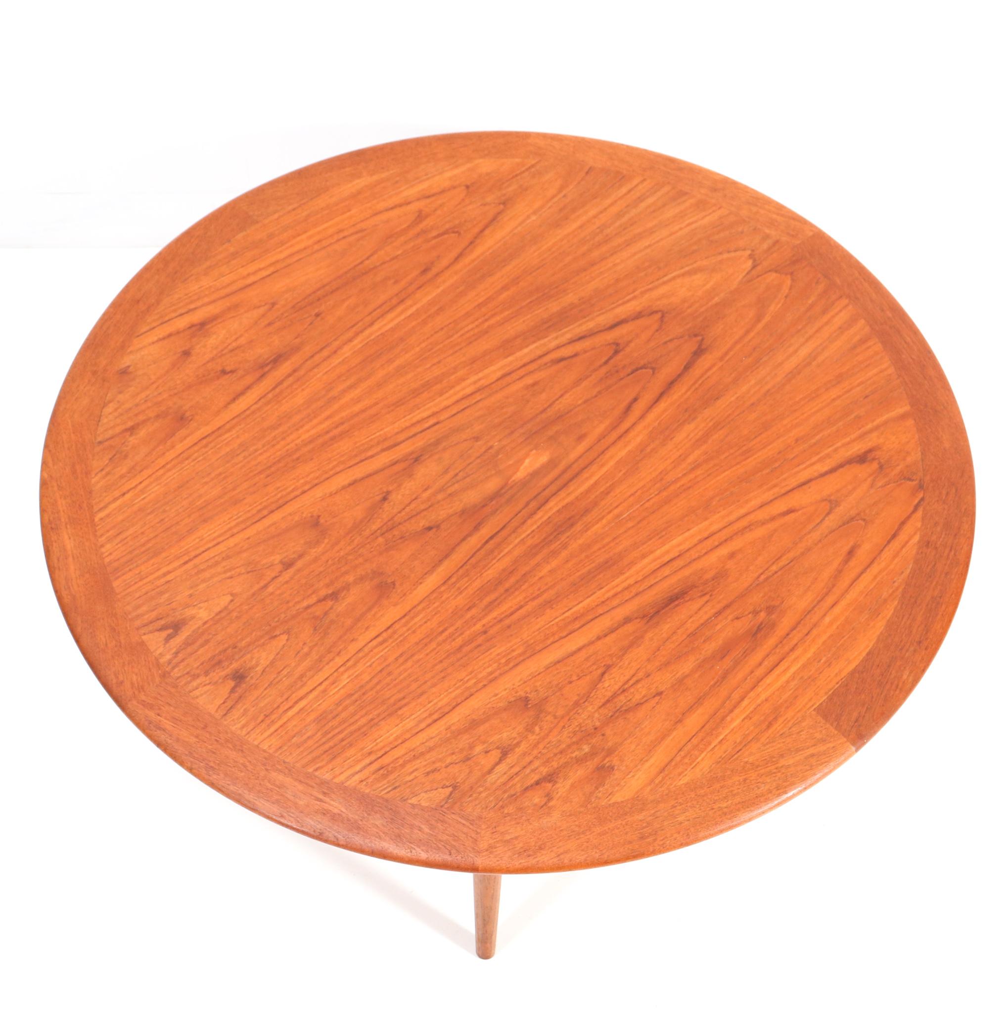 Milieu du XXe siècle Table basse en teck de style mi-siècle moderne par Pander, années 1960 en vente