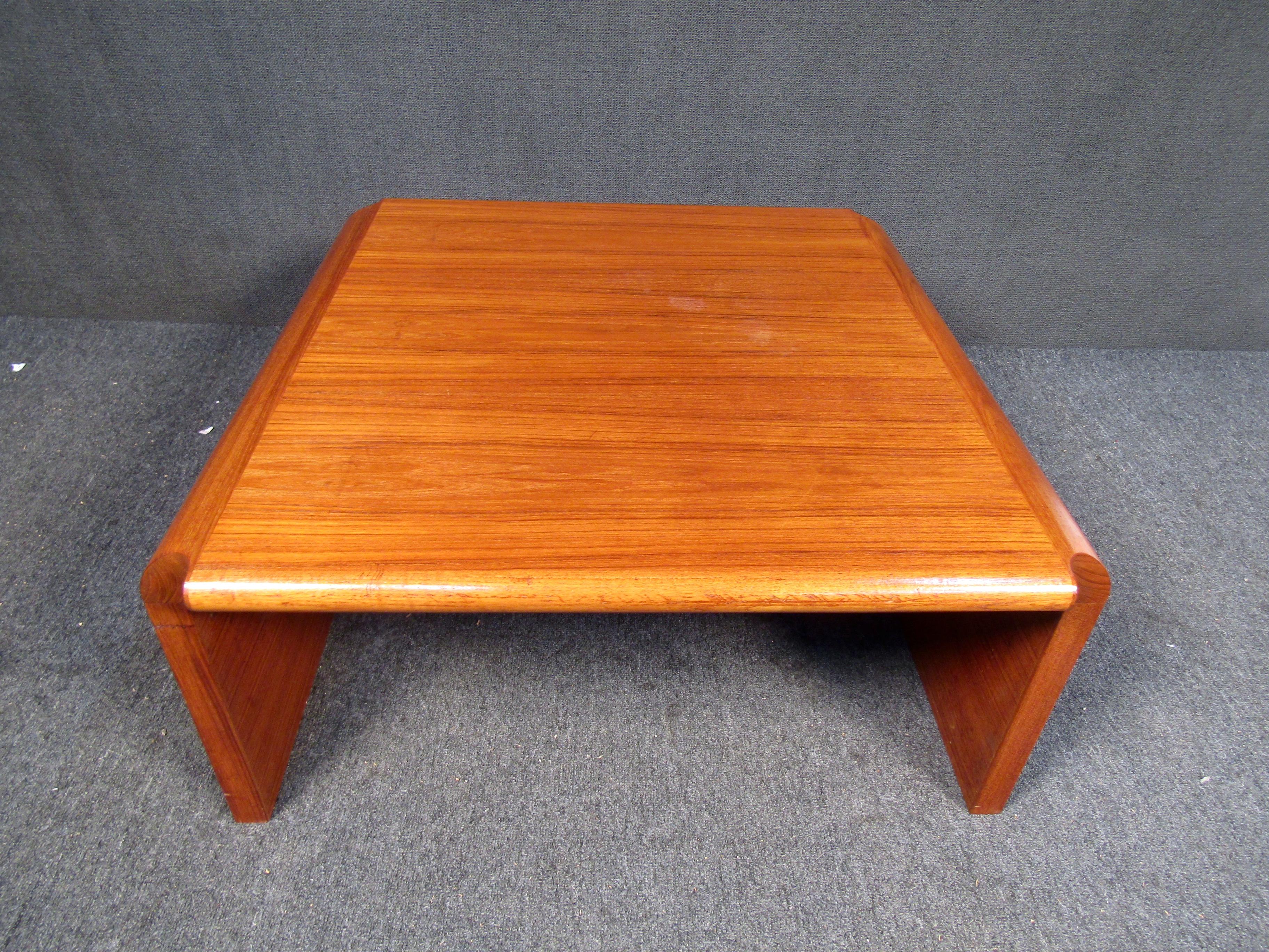 This Mid-Century Modern walnut coffee table features two tiers and a sturdy base. This piece will make a great addition to any living space. Please confirm item location (NJ or NY).