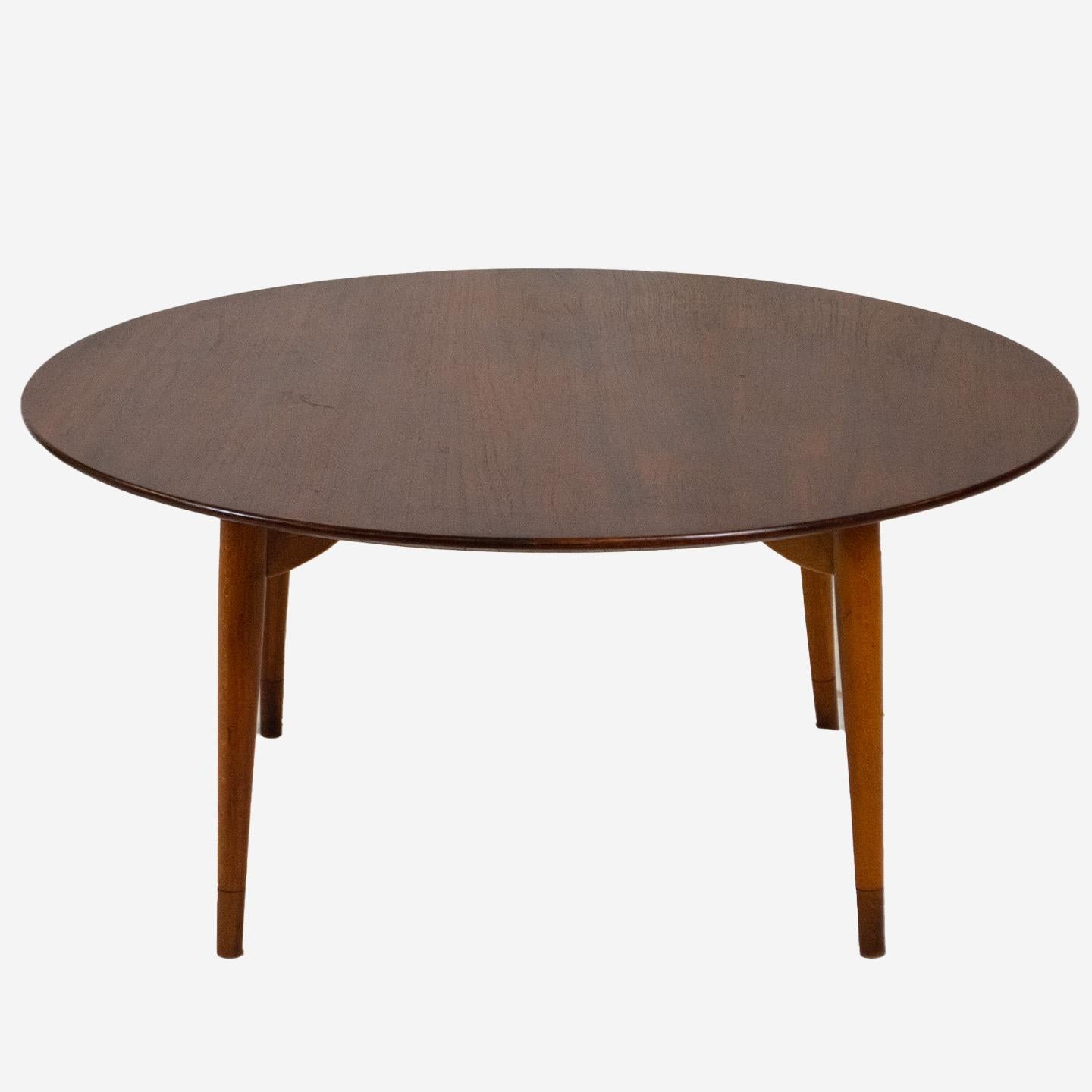 Mid-Century Modern Table basse en teck moderne du milieu du siècle  en vente