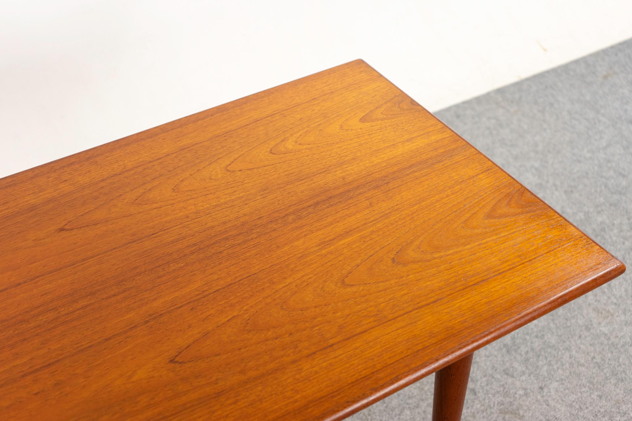 Mid-Century Modern Teak Coffee Table In Good Condition In VANCOUVER, CA