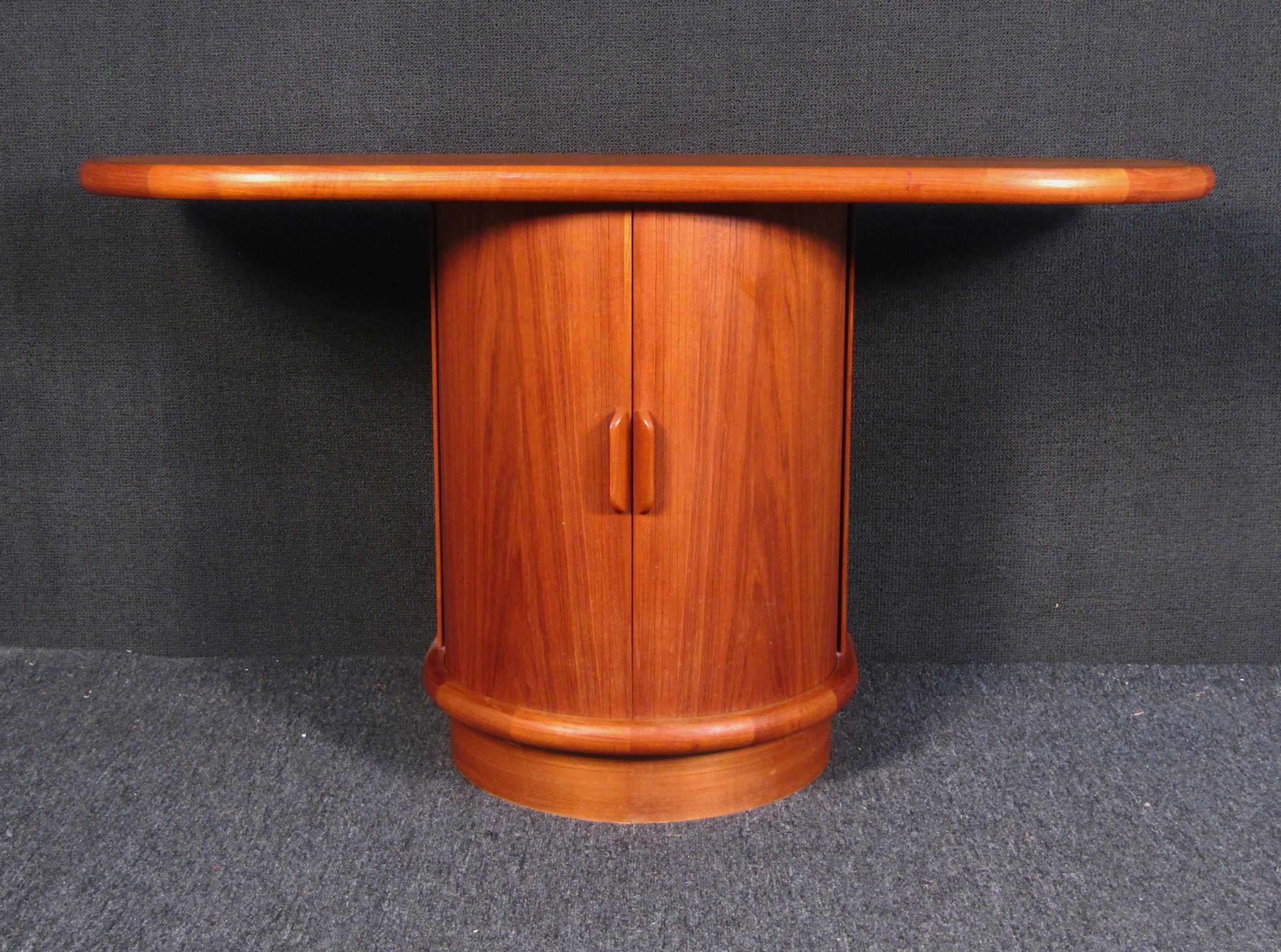 Mid-Century Modern Teak Console Table In Good Condition In Brooklyn, NY