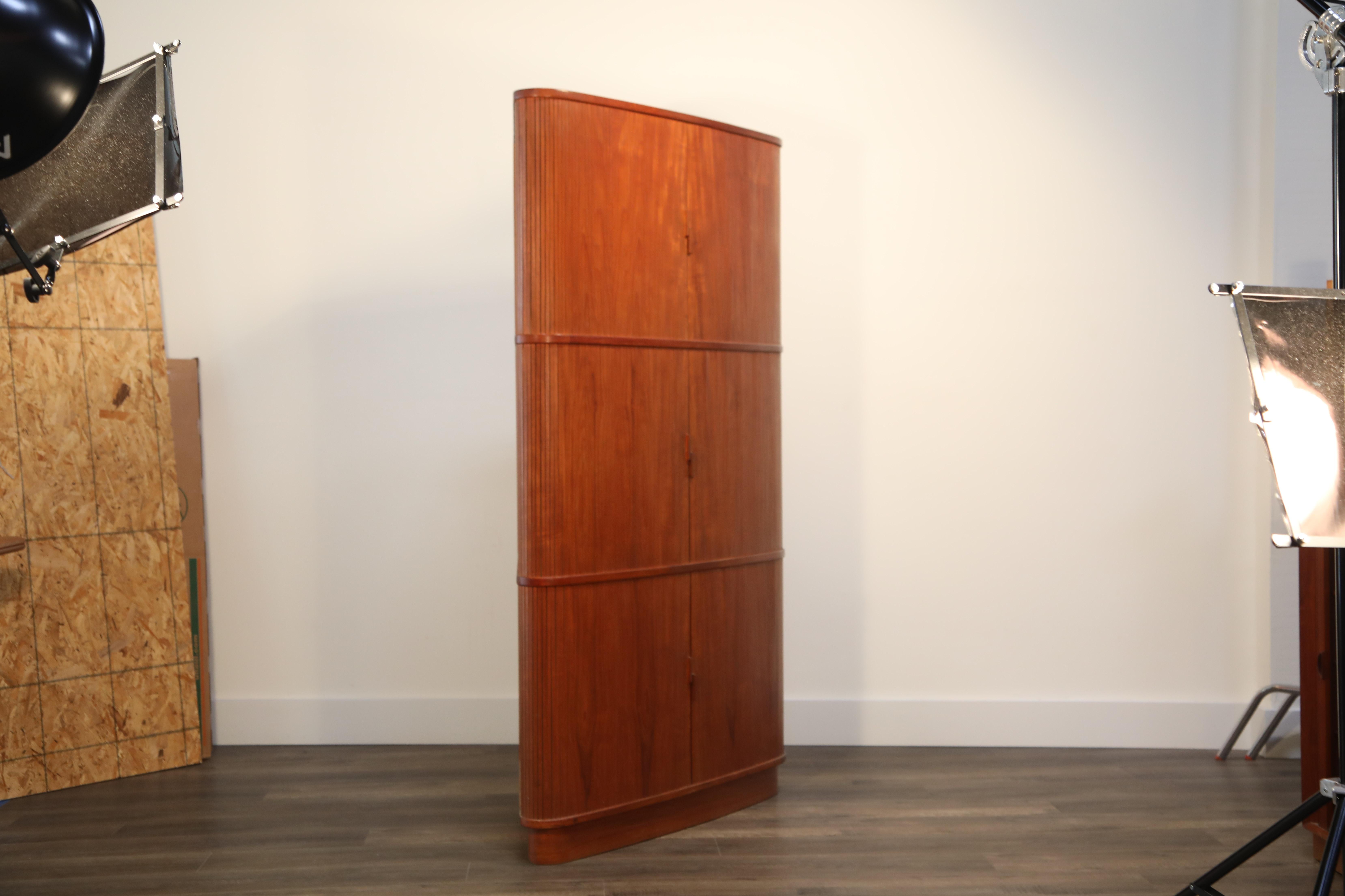 Mid-Century Modern Teak Corner Cabinet with Tambour Doors and Slide Out Table In Good Condition In Los Angeles, CA
