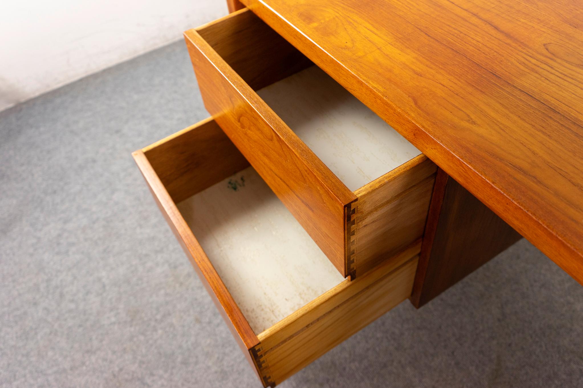 Mid-Century Modern Teak Corner Desk In Good Condition For Sale In VANCOUVER, CA