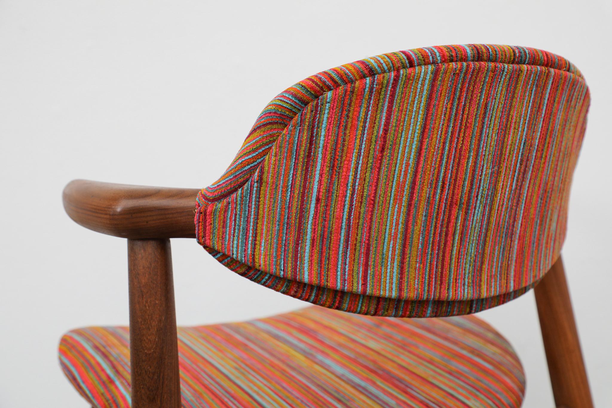 Chaise Cowhorn en teck moderne du milieu du siècle par Hulmefa, 1960s en vente 3